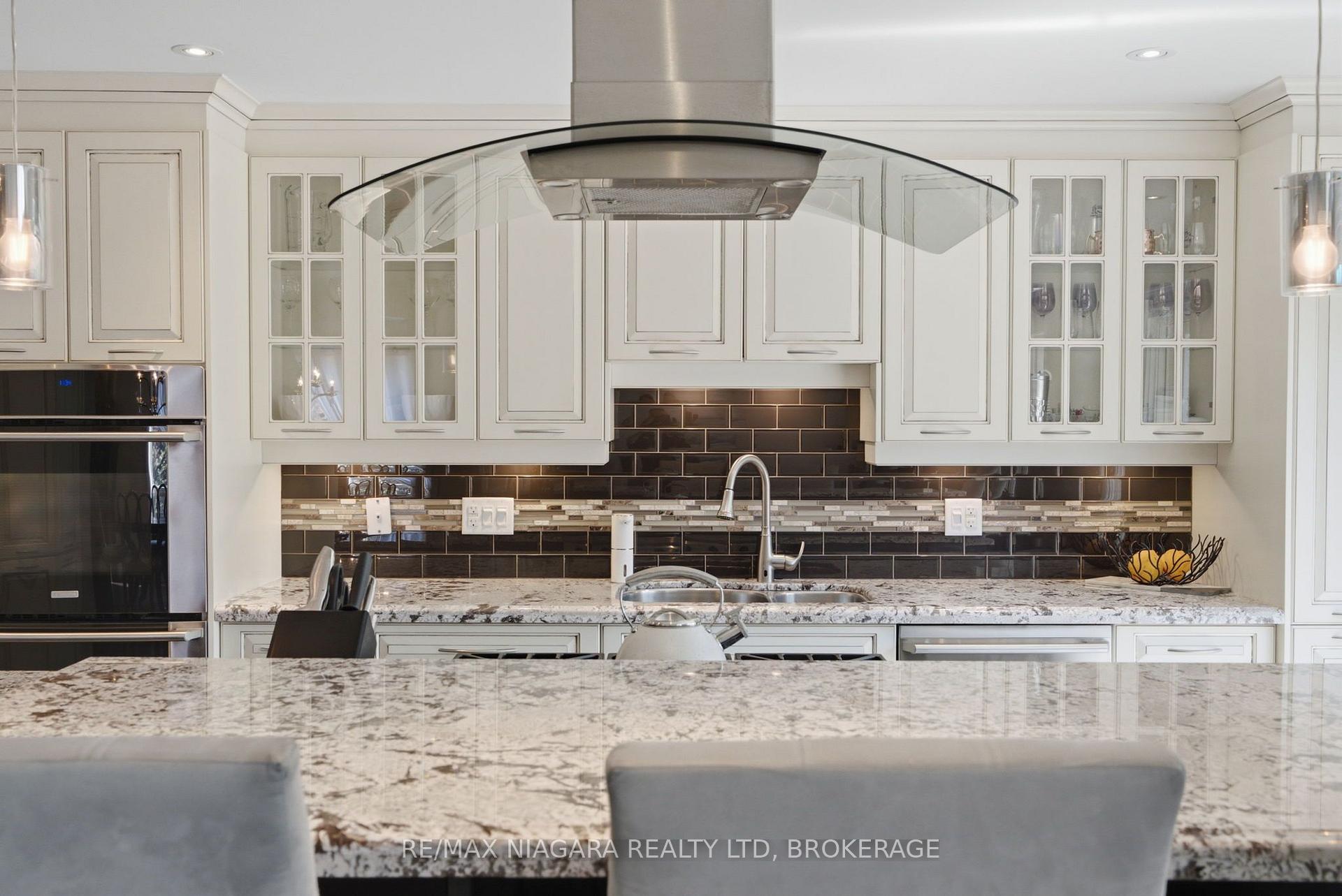 Photo 4 of 81 Gartshore Drive, Whitby, Williamsburg — HOMEH