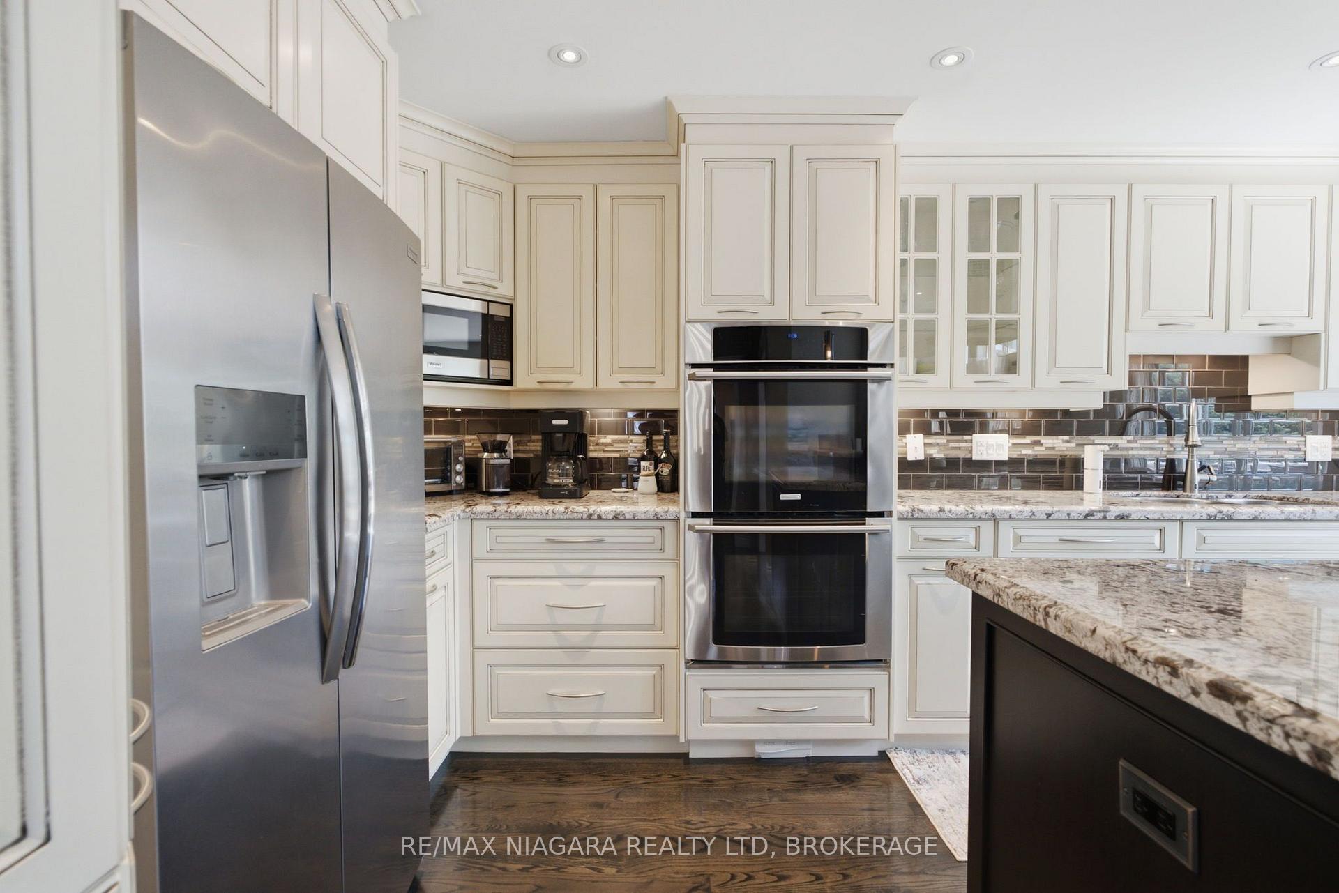 Photo 5 of 81 Gartshore Drive, Whitby, Williamsburg — HOMEH