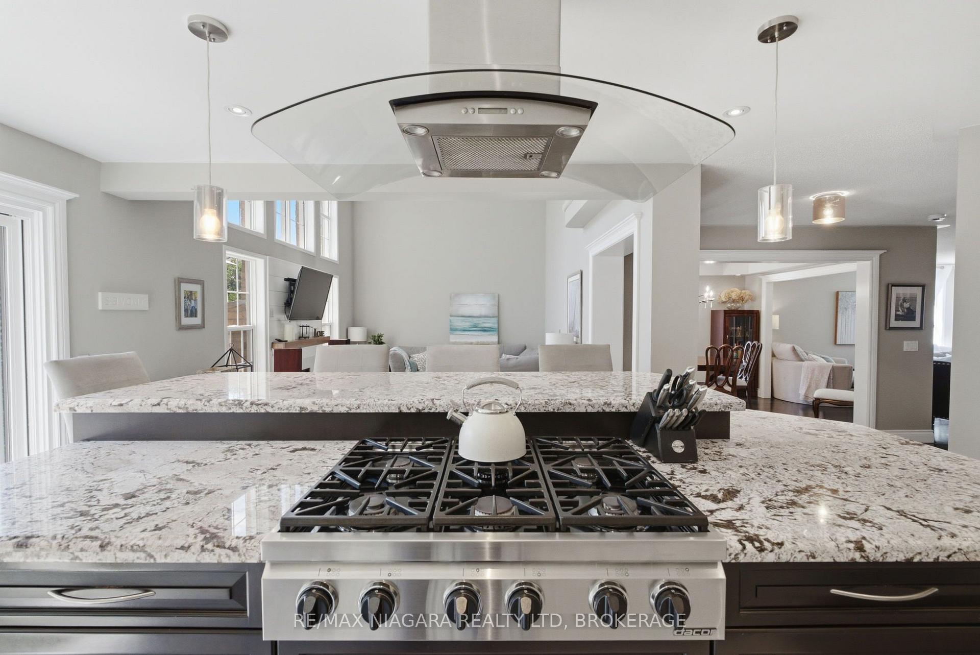 Photo 8 of 81 Gartshore Drive, Whitby, Williamsburg — HOMEH