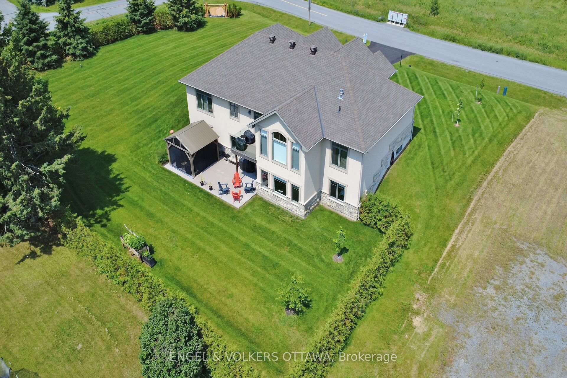 Photo 4 of 100 Lake Trail Road, Ottawa, Greely — HOMEH
