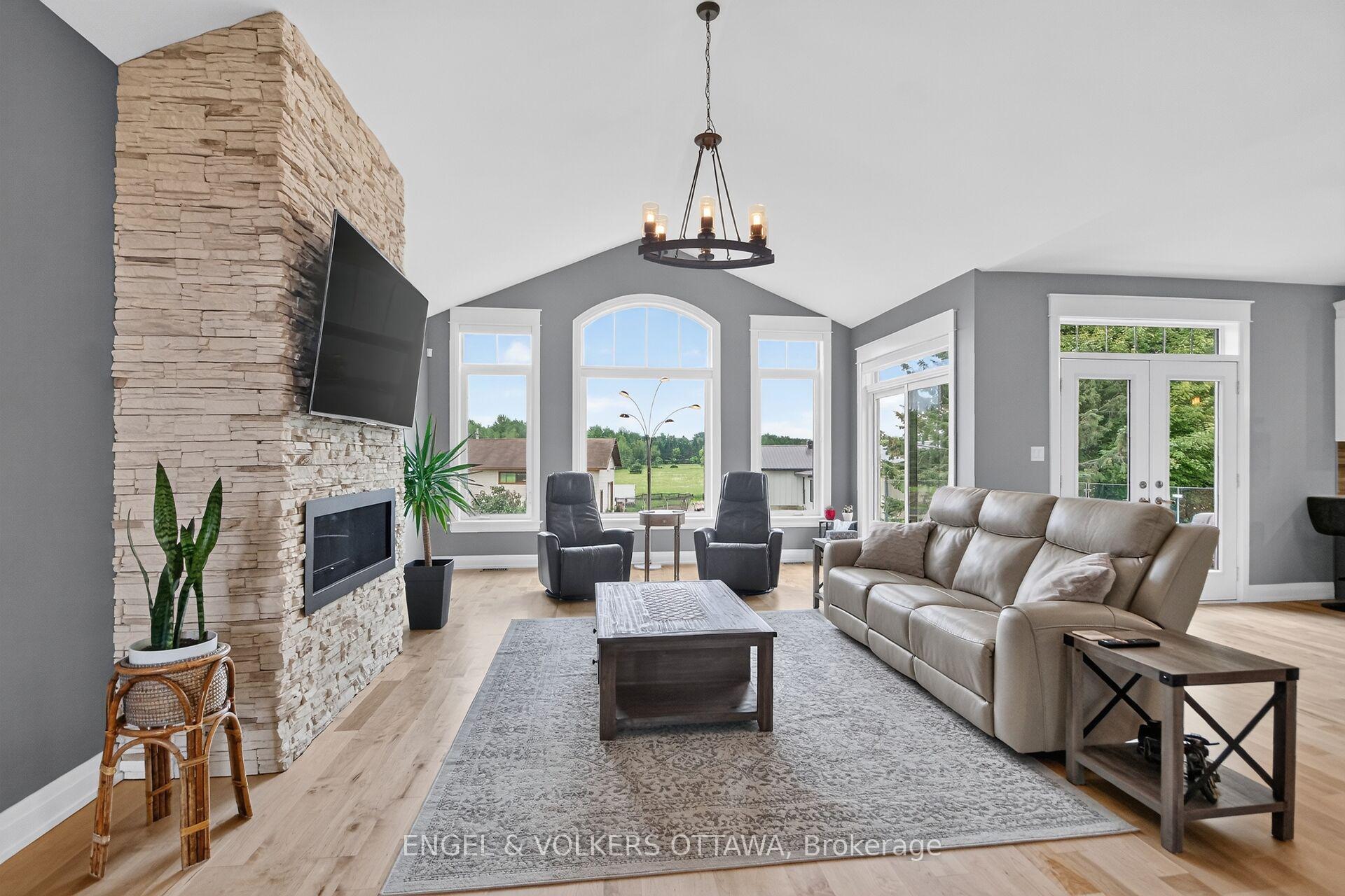 Photo 23 of 100 Lake Trail Road, Ottawa, Greely — HOMEH