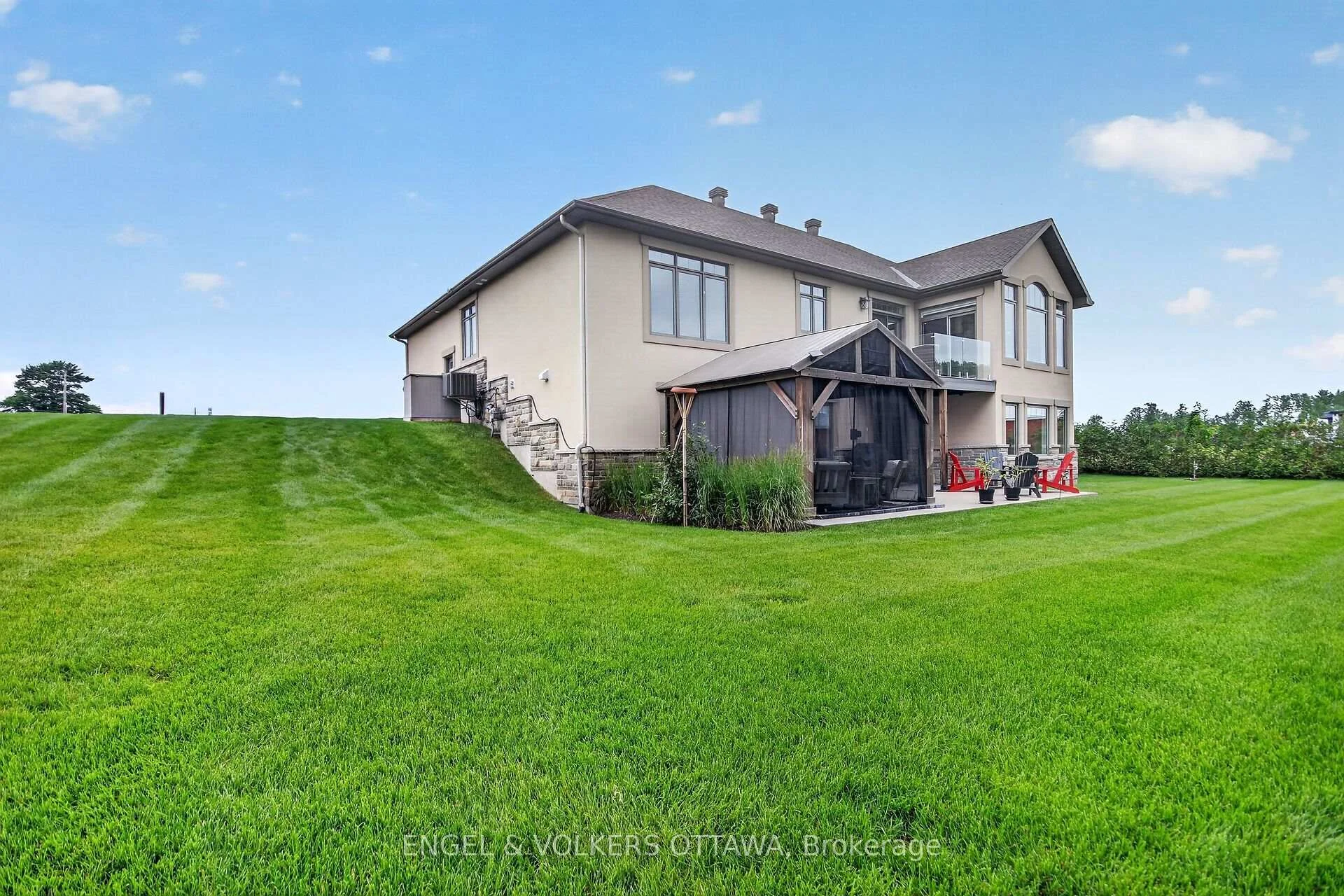 Photo 18 of 100 Lake Trail Road, Ottawa, Greely — HOMEH