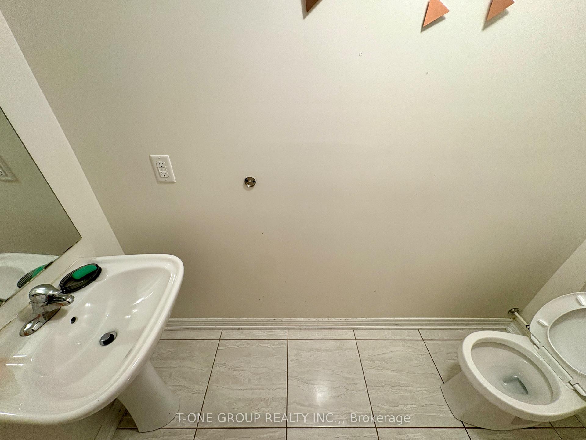 Photo 7 of Unit B, 107 Luzon Avenue, Markham, Box Grove — HOMEH