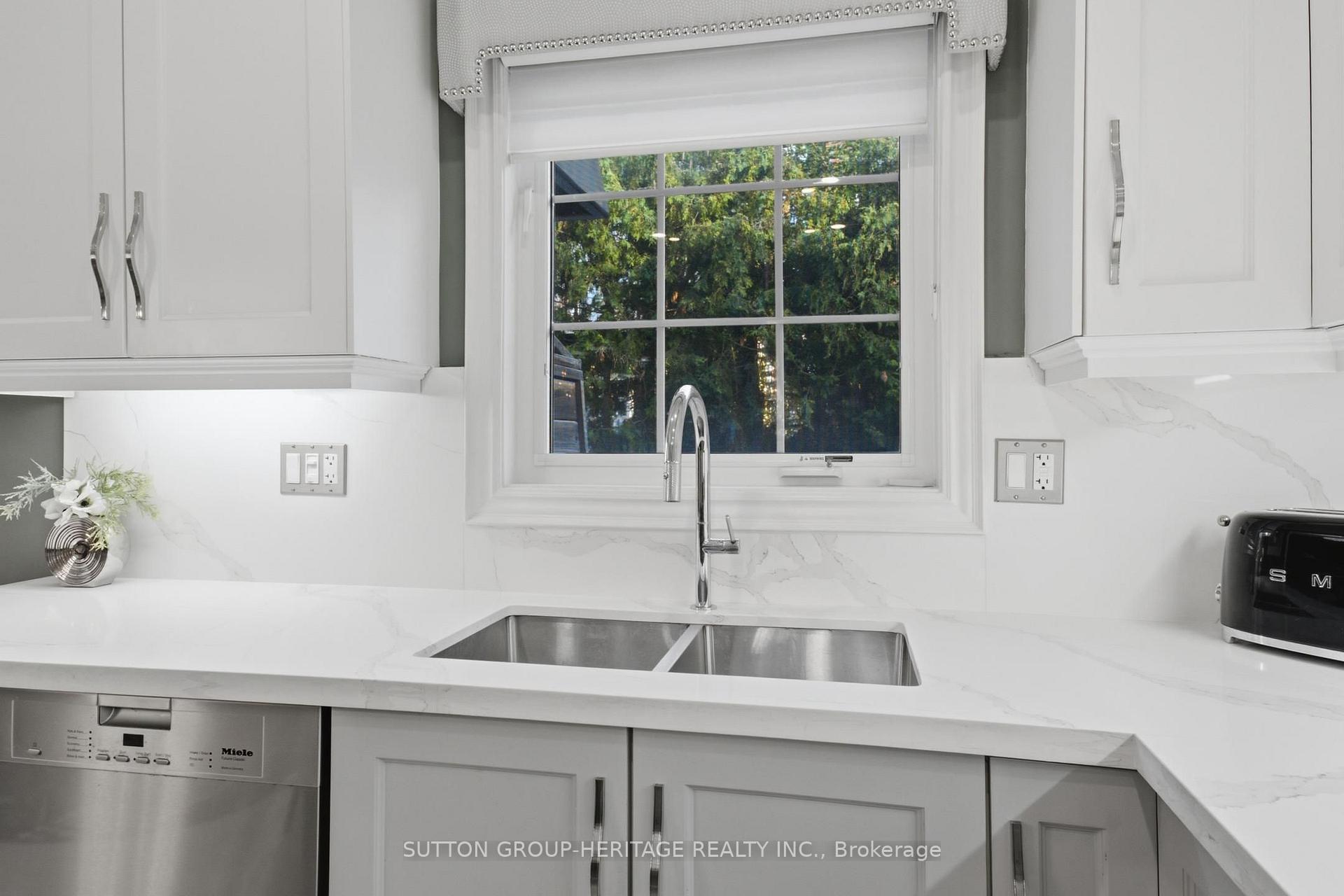 Photo 13 of 131 Queen Filomena Avenue, Vaughan, Patterson — HOMEH