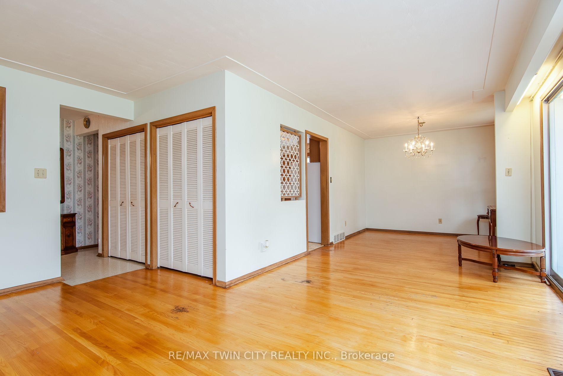 Photo 14 of 124 Carwood Avenue, Kitchener, Rockway — HOMEH