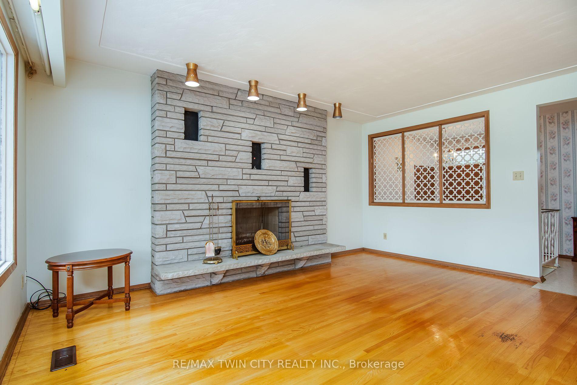 Photo 15 of 124 Carwood Avenue, Kitchener, Rockway — HOMEH