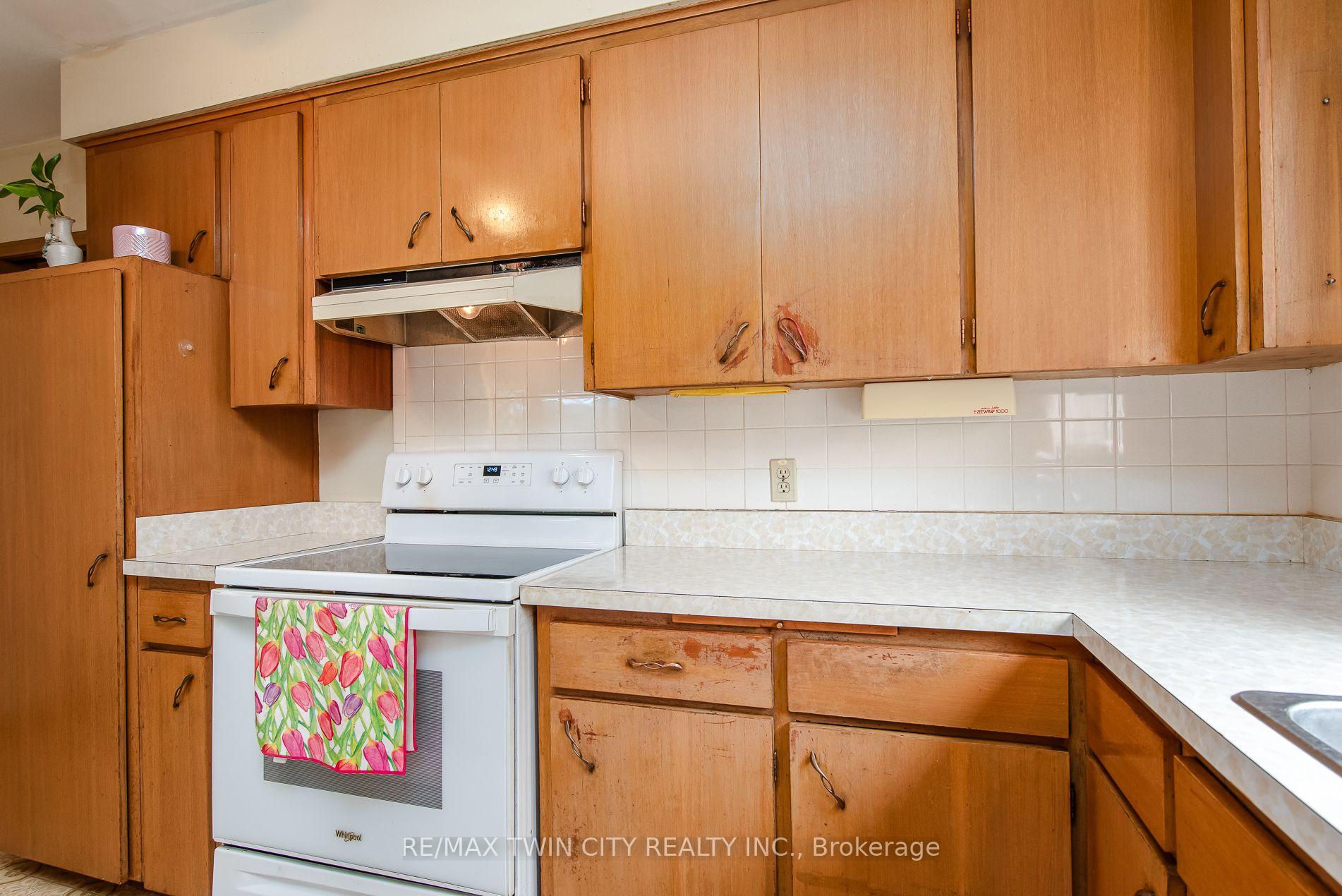 Photo 21 of 124 Carwood Avenue, Kitchener, Rockway — HOMEH