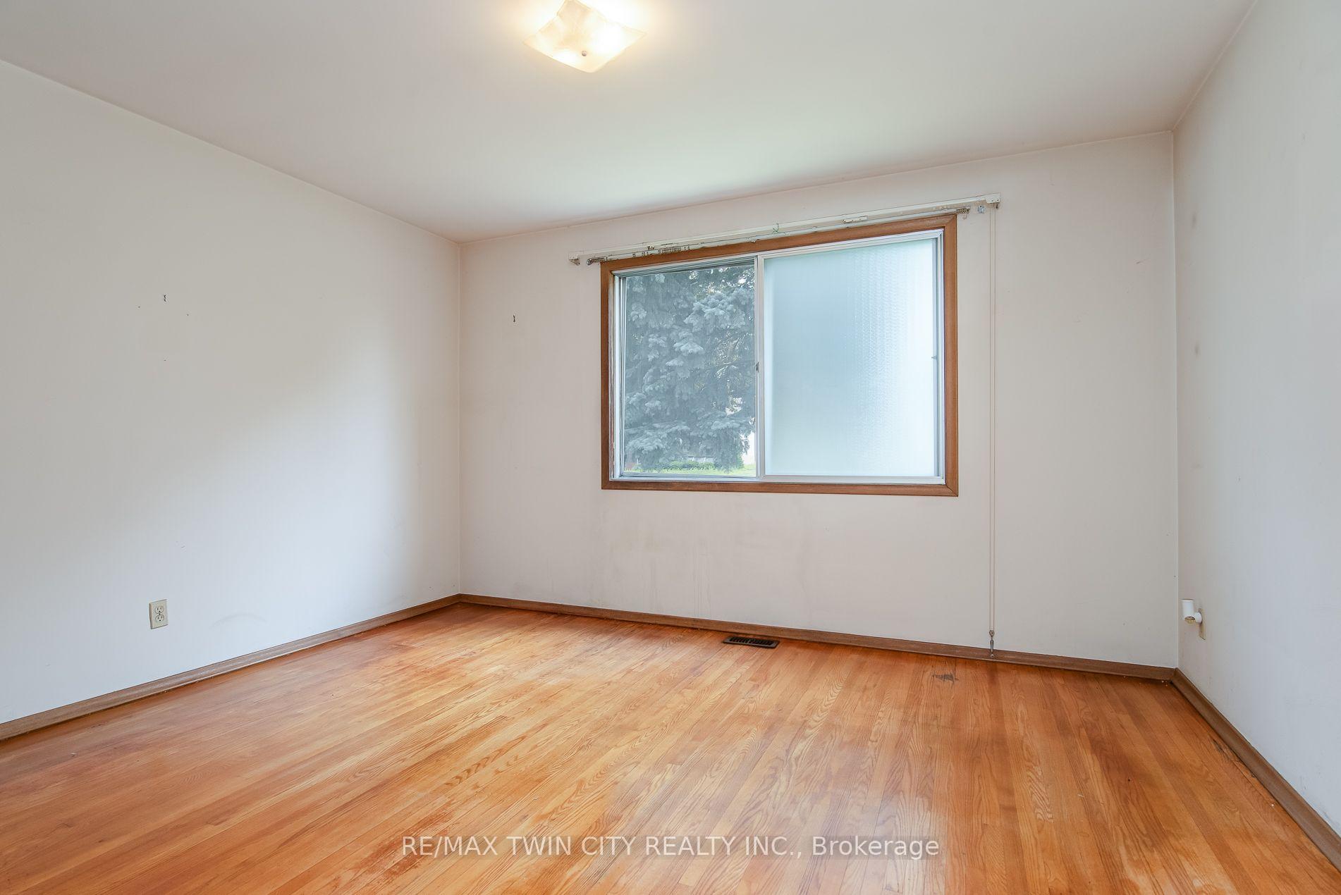 Photo 26 of 124 Carwood Avenue, Kitchener, Rockway — HOMEH