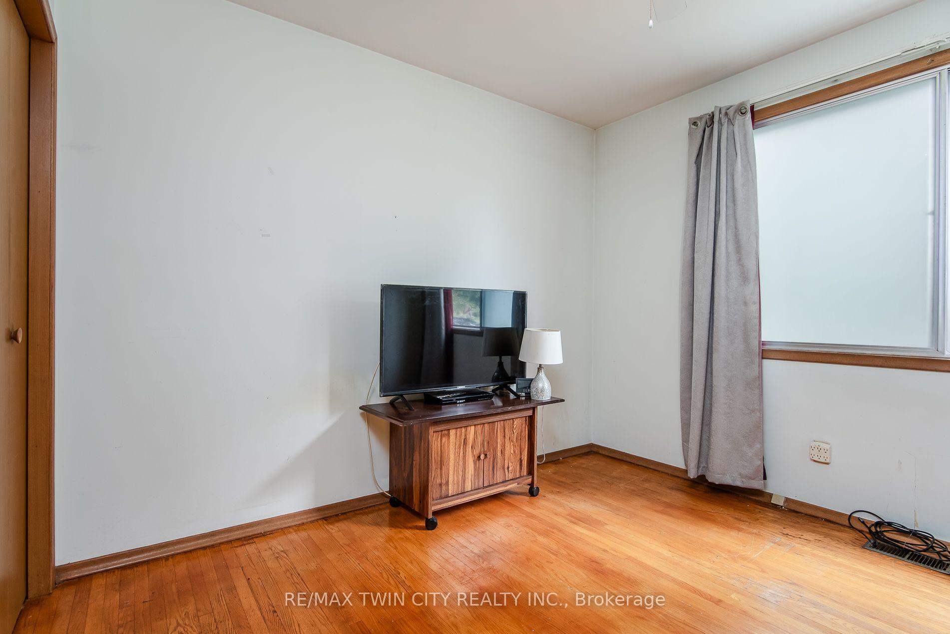 Photo 30 of 124 Carwood Avenue, Kitchener, Rockway — HOMEH