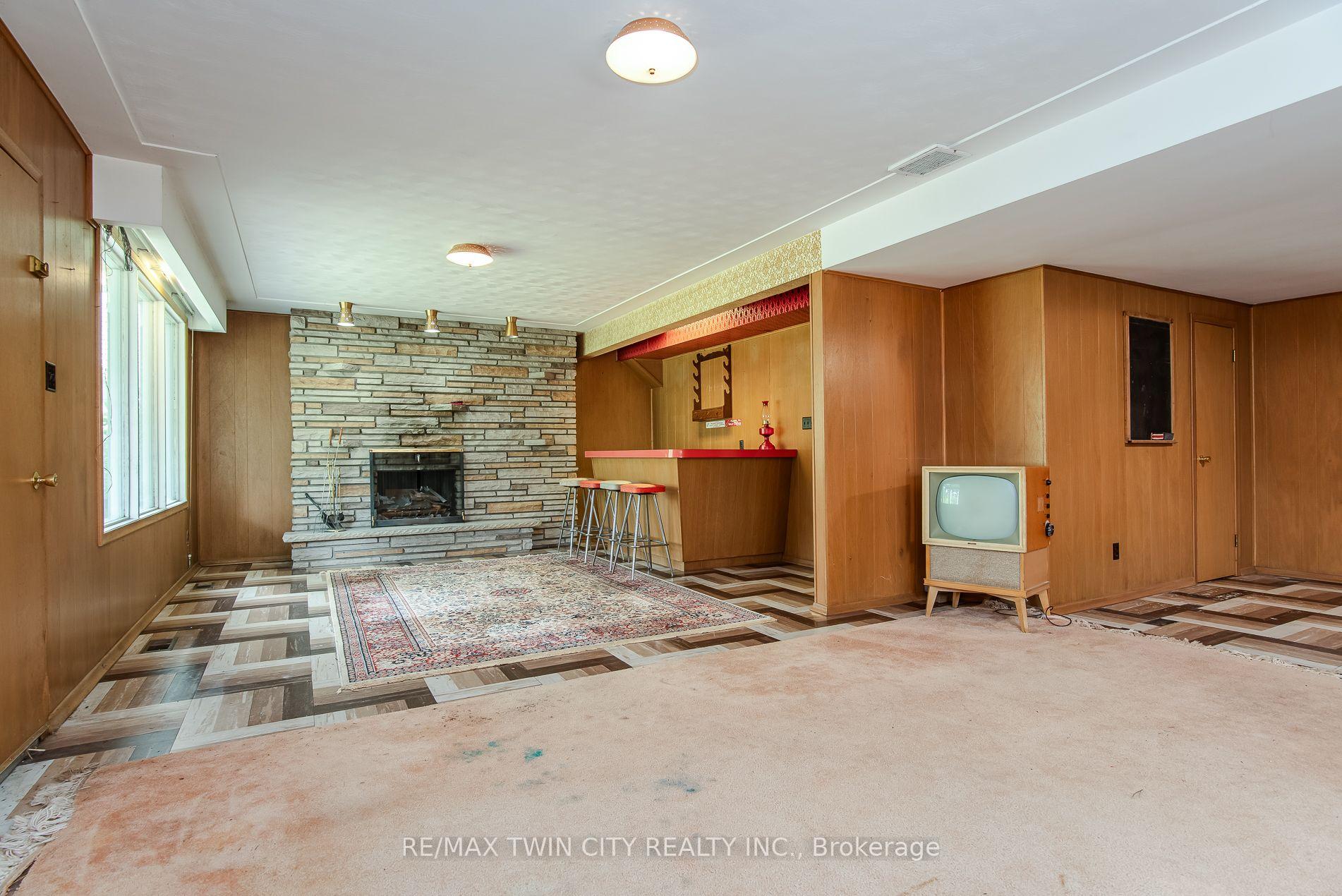 Photo 31 of 124 Carwood Avenue, Kitchener, Rockway — HOMEH