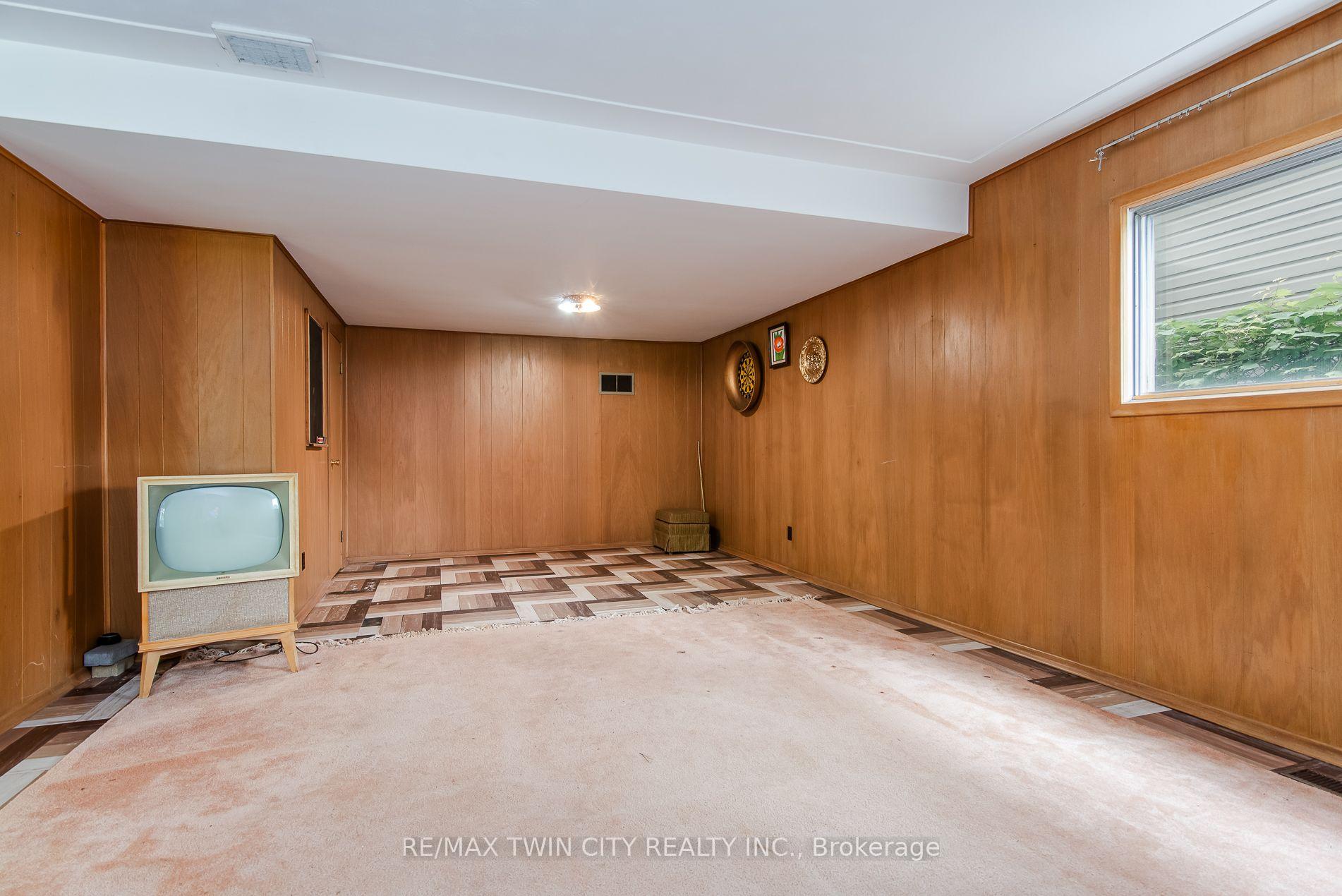 Photo 35 of 124 Carwood Avenue, Kitchener, Rockway — HOMEH