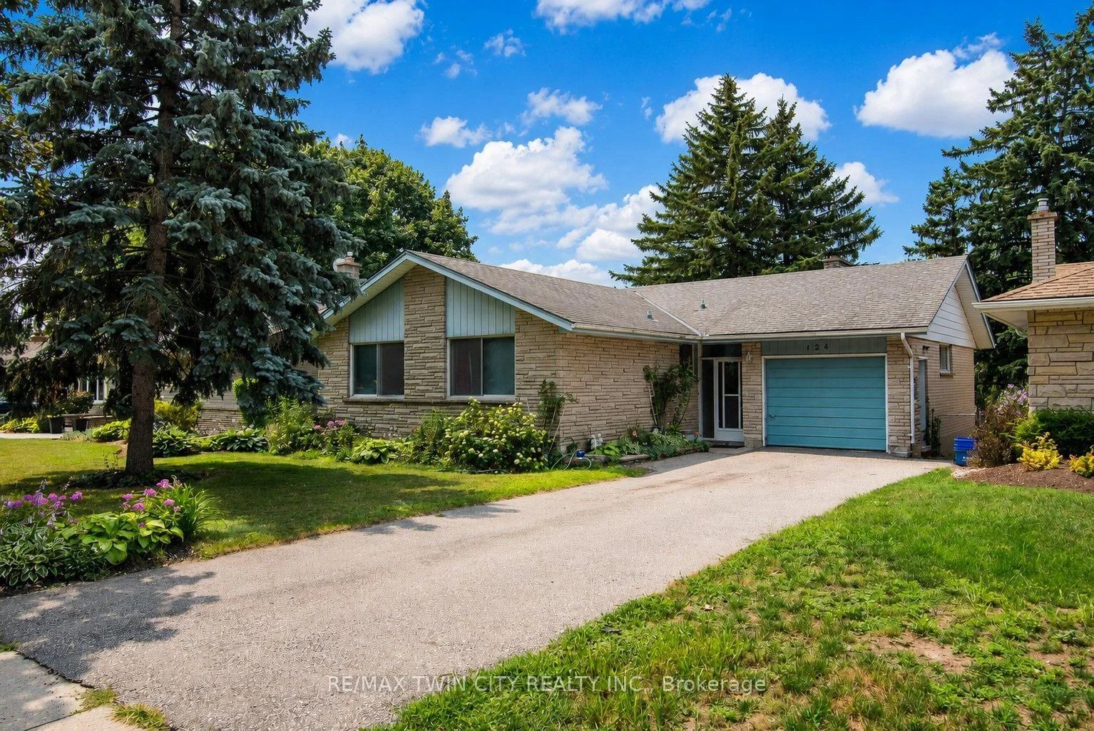 Photo 2 of 124 Carwood Avenue, Kitchener, Rockway — HOMEH