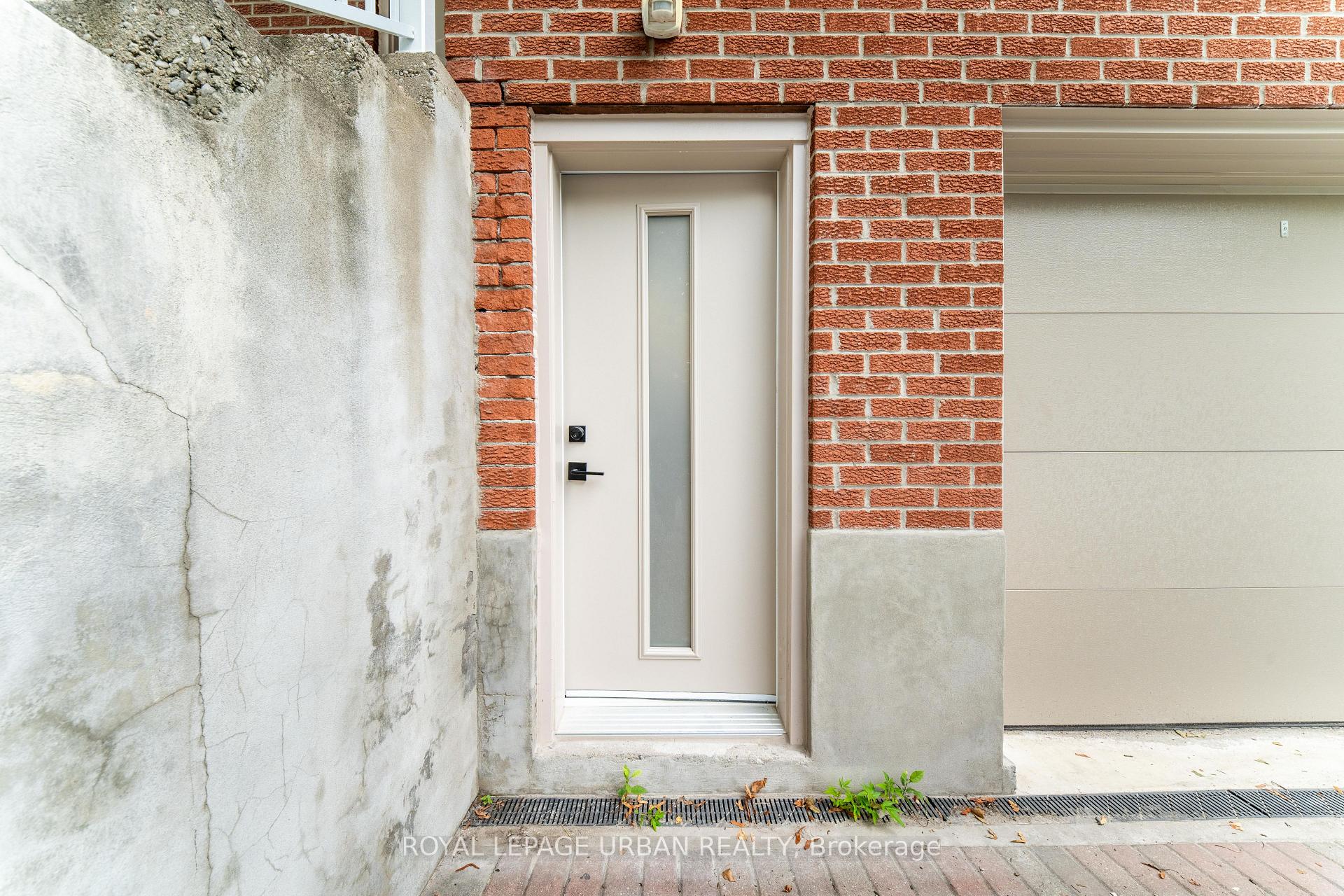 Photo 2 of Unit Basement, 153 Craven Road, Toronto, Greenwood-Coxwell — HOMEH