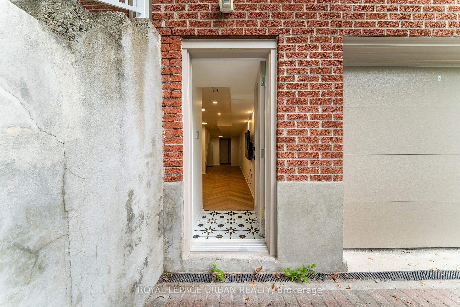 Photo 3 of Unit Basement, 153 Craven Road, Toronto, Greenwood-Coxwell — HOMEH