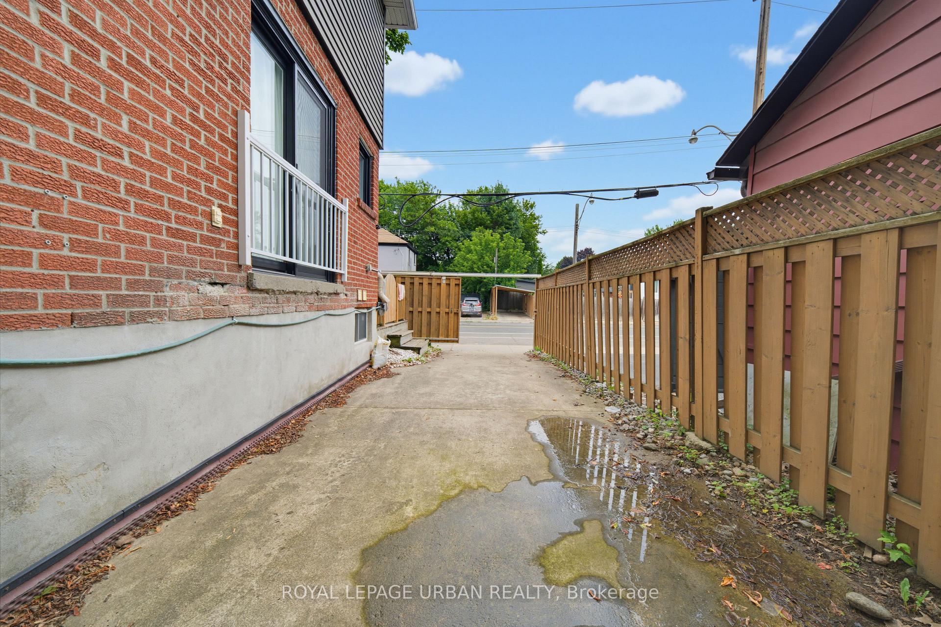 Photo 24 of Unit Basement, 153 Craven Road, Toronto, Greenwood-Coxwell — HOMEH