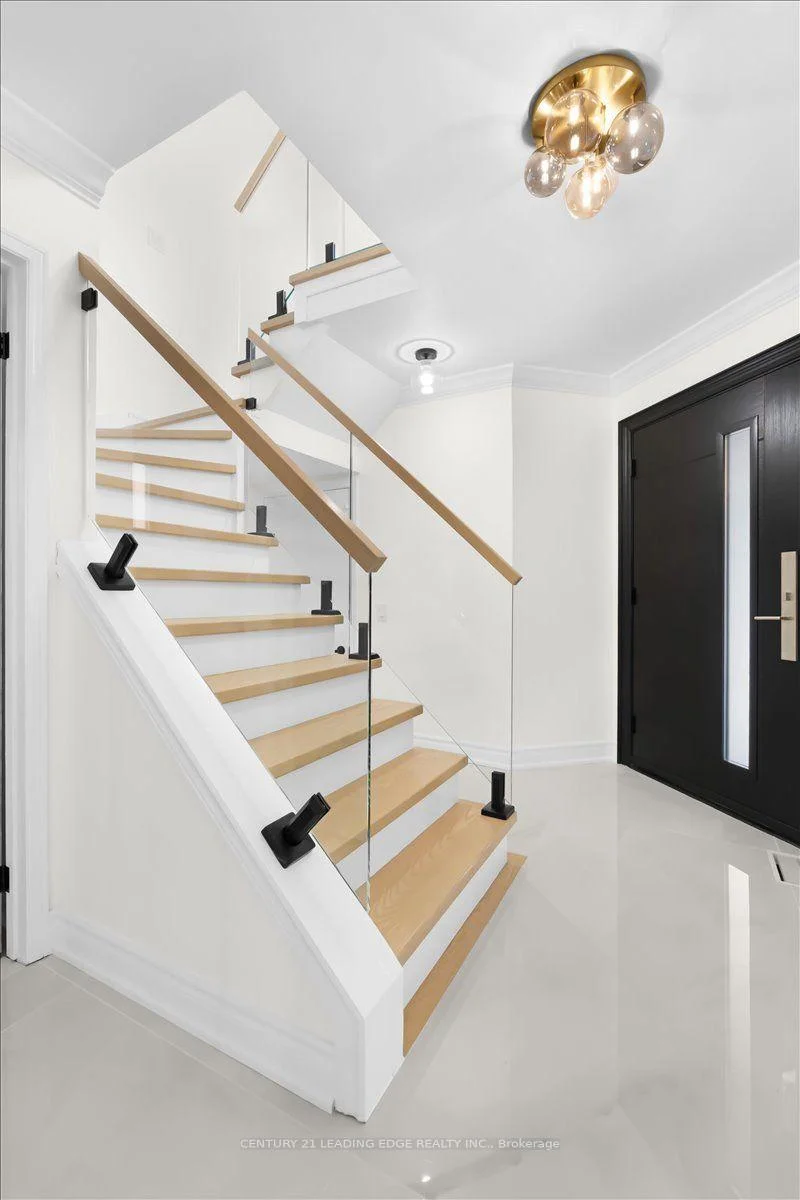 Photo 4 of 41 Graybark Crescent, Scarborough, Highland Creek — HOMEH