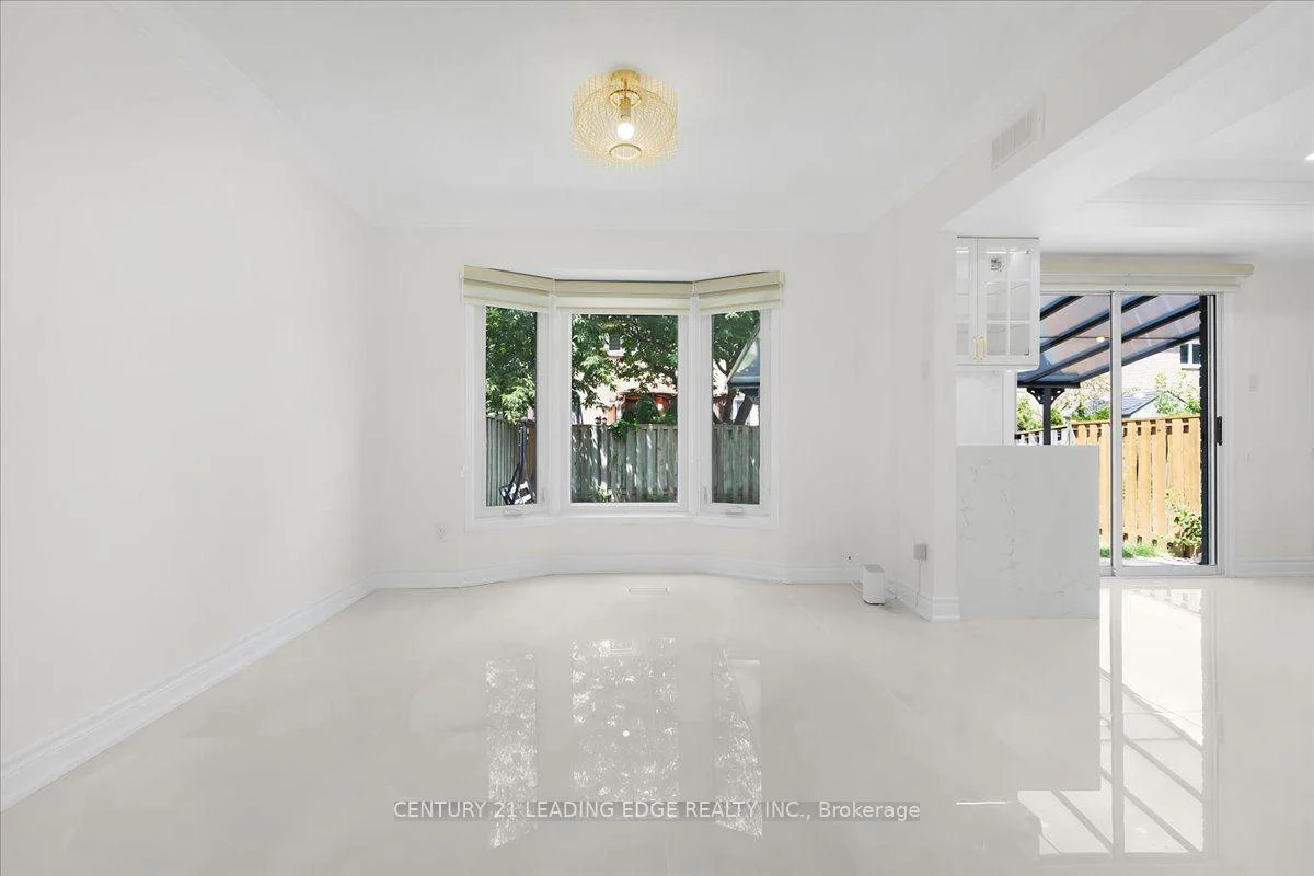 Photo 13 of 41 Graybark Crescent, Scarborough, Highland Creek — HOMEH