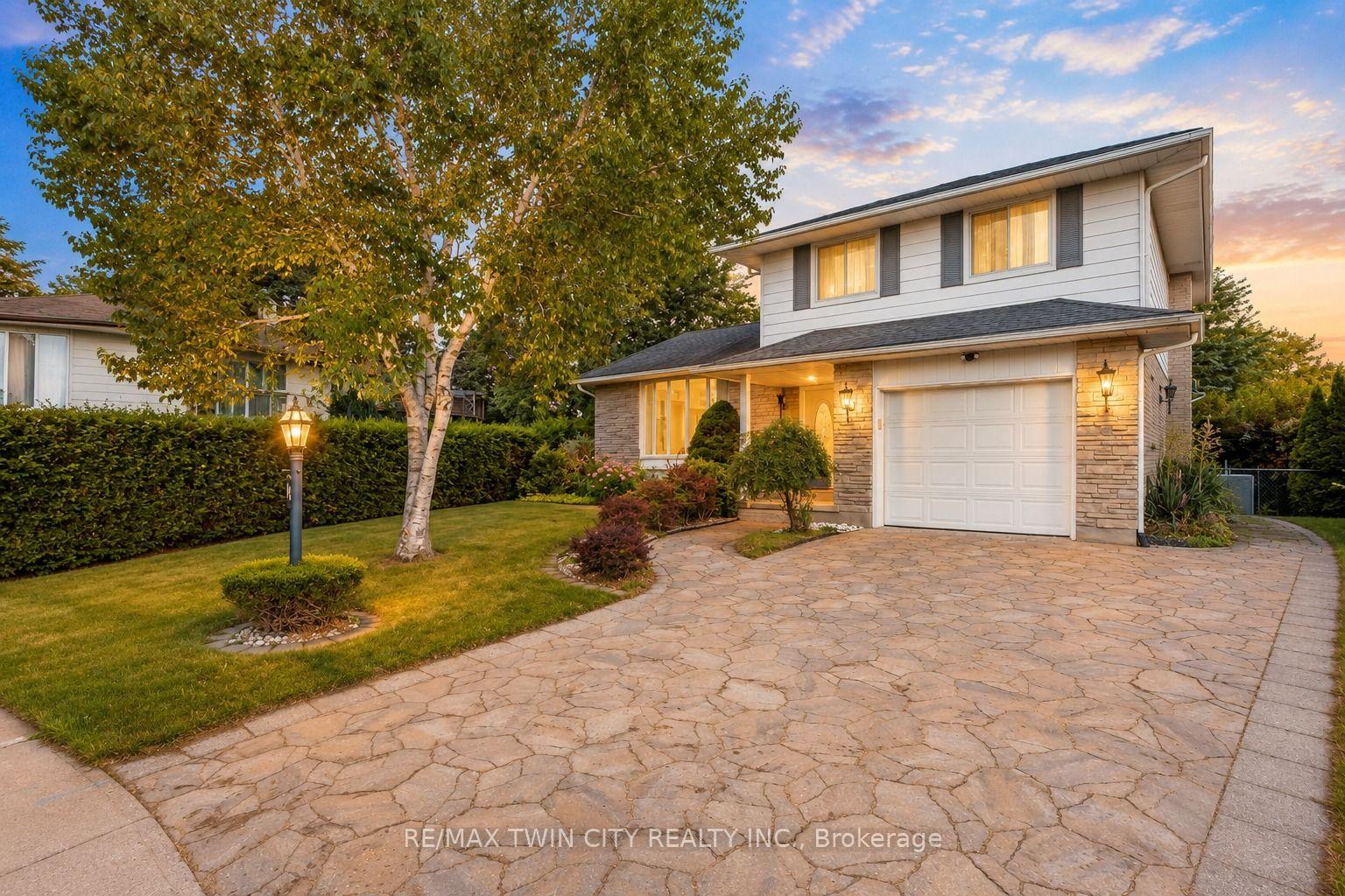 Photo 4 of 46 Lombardy Court, Kitchener, Forest Hill — HOMEH