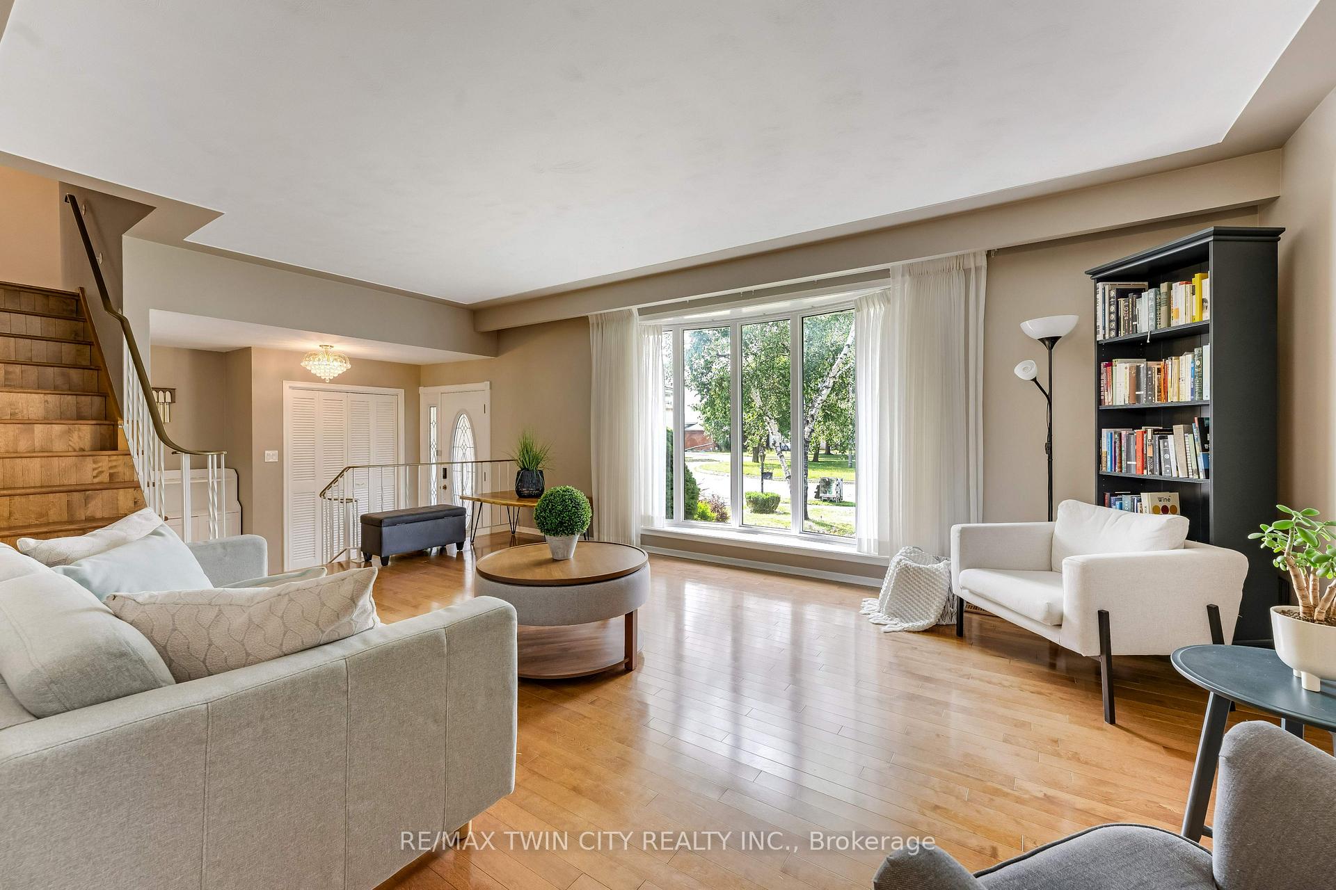 Photo 9 of 46 Lombardy Court, Kitchener, Forest Hill — HOMEH