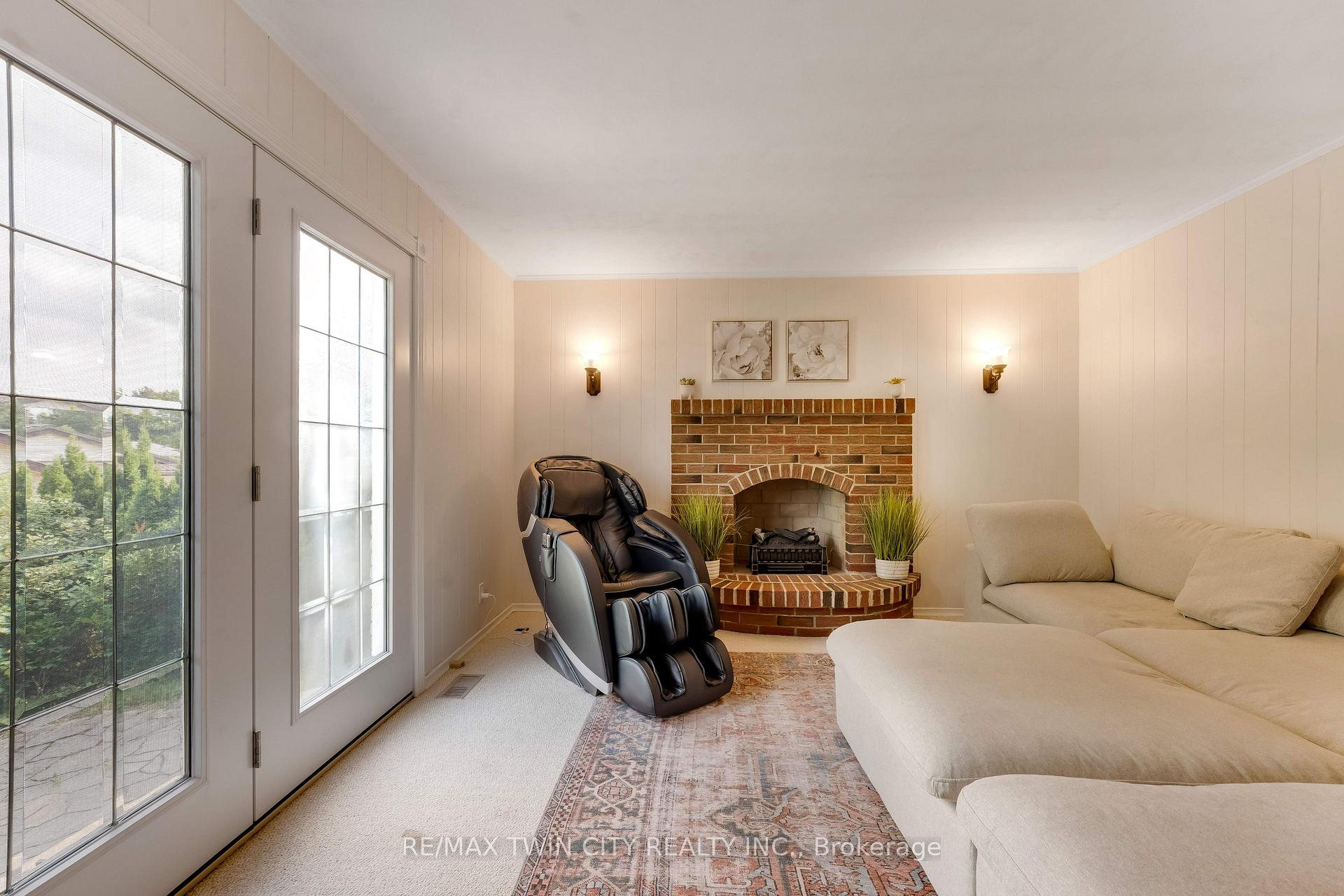 Photo 18 of 46 Lombardy Court, Kitchener, Forest Hill — HOMEH