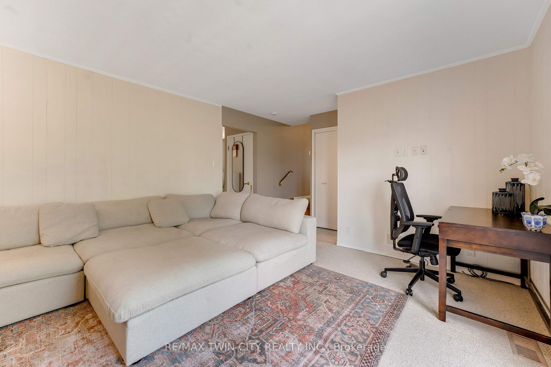 Photo 19 of 46 Lombardy Court, Kitchener, Forest Hill — HOMEH