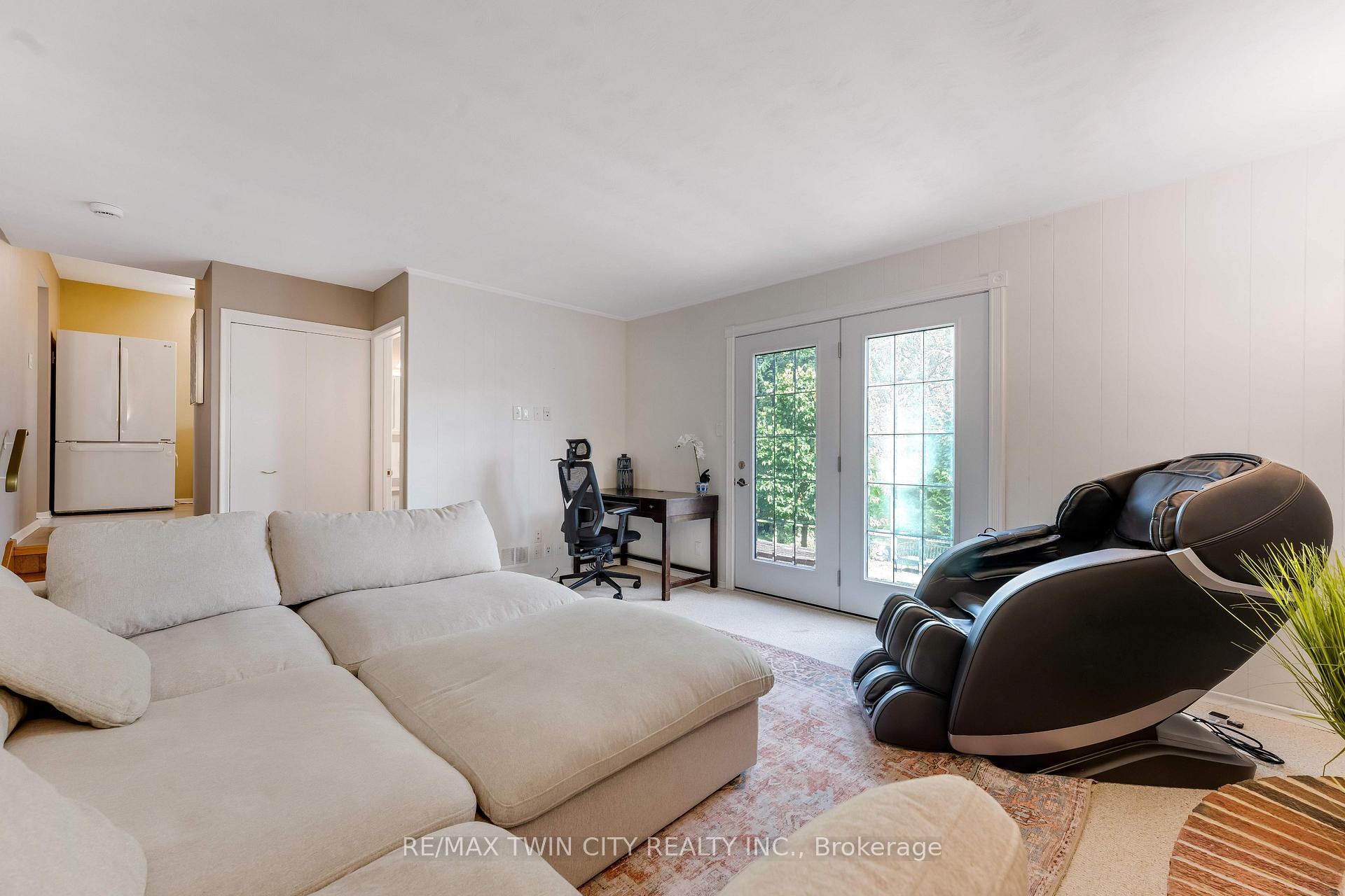 Photo 20 of 46 Lombardy Court, Kitchener, Forest Hill — HOMEH