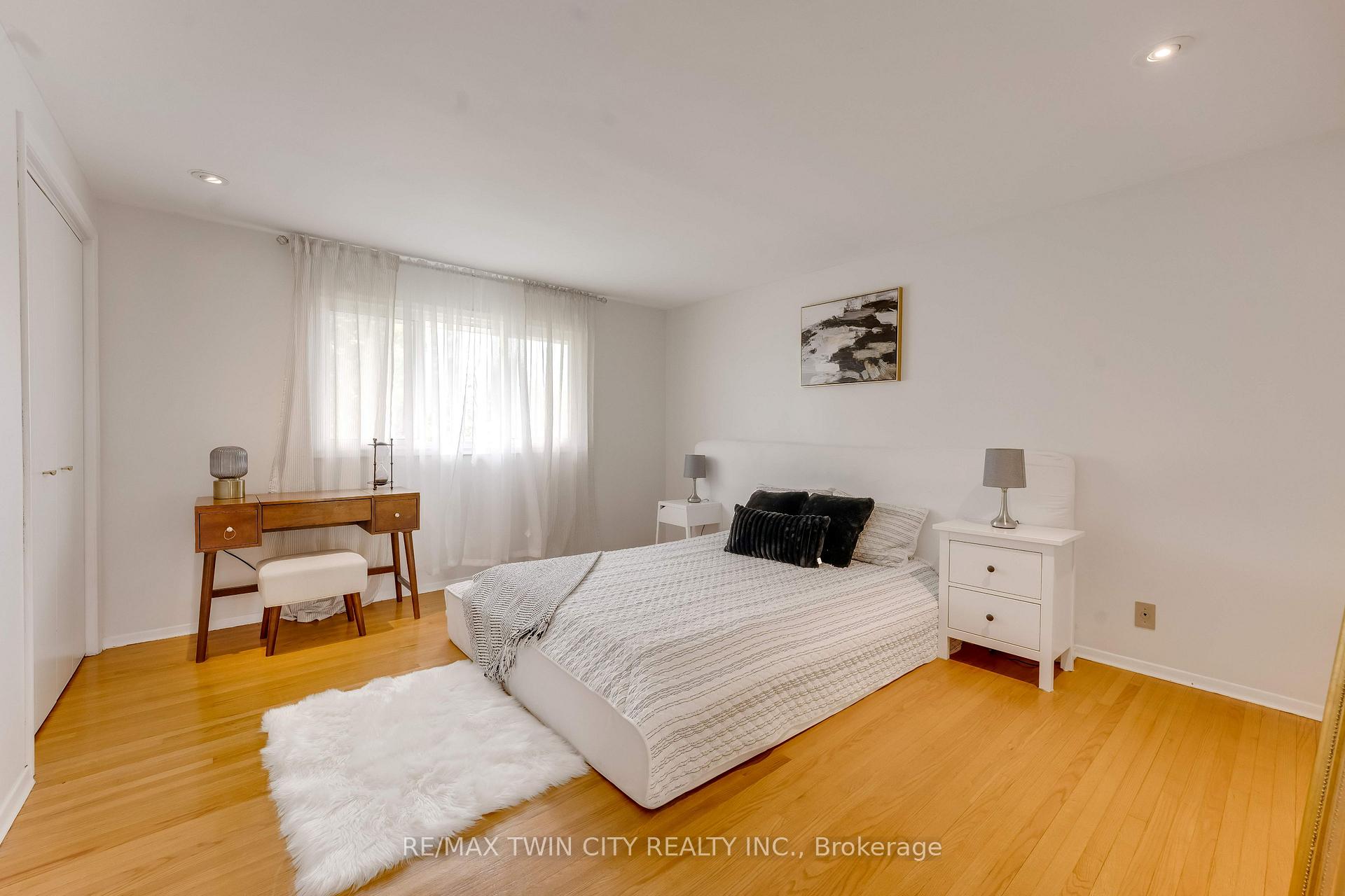 Photo 22 of 46 Lombardy Court, Kitchener, Forest Hill — HOMEH