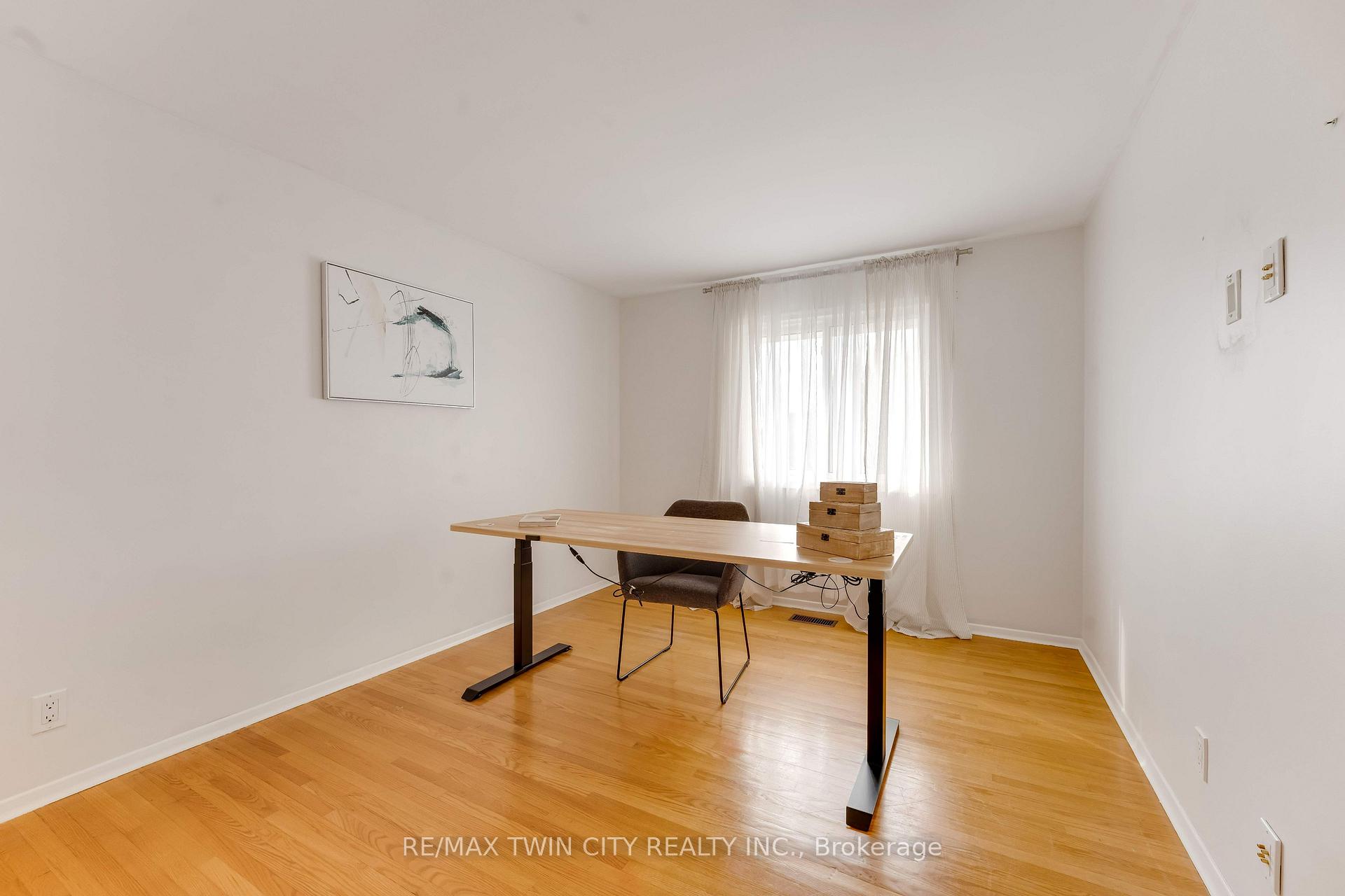 Photo 26 of 46 Lombardy Court, Kitchener, Forest Hill — HOMEH