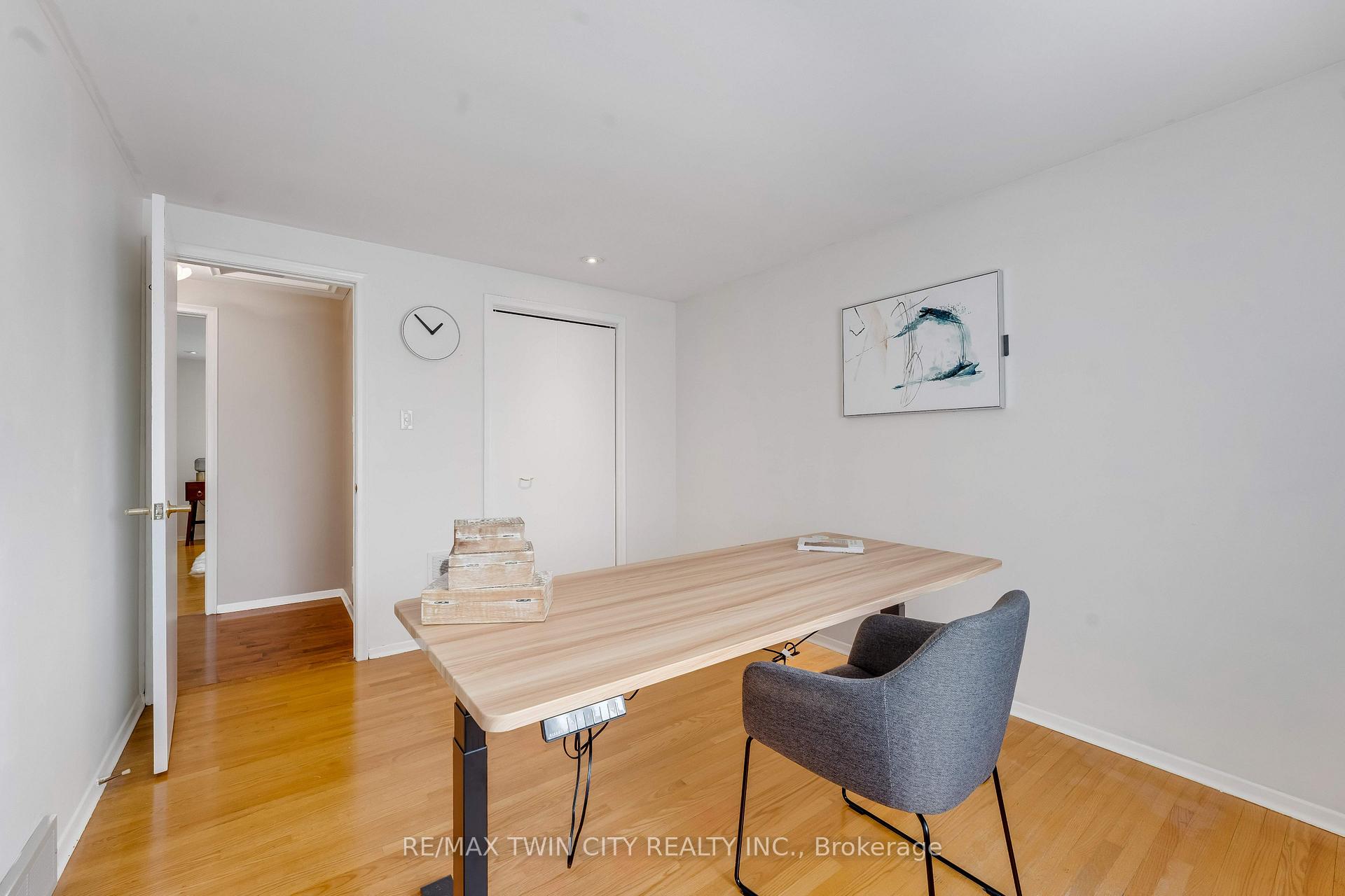 Photo 27 of 46 Lombardy Court, Kitchener, Forest Hill — HOMEH