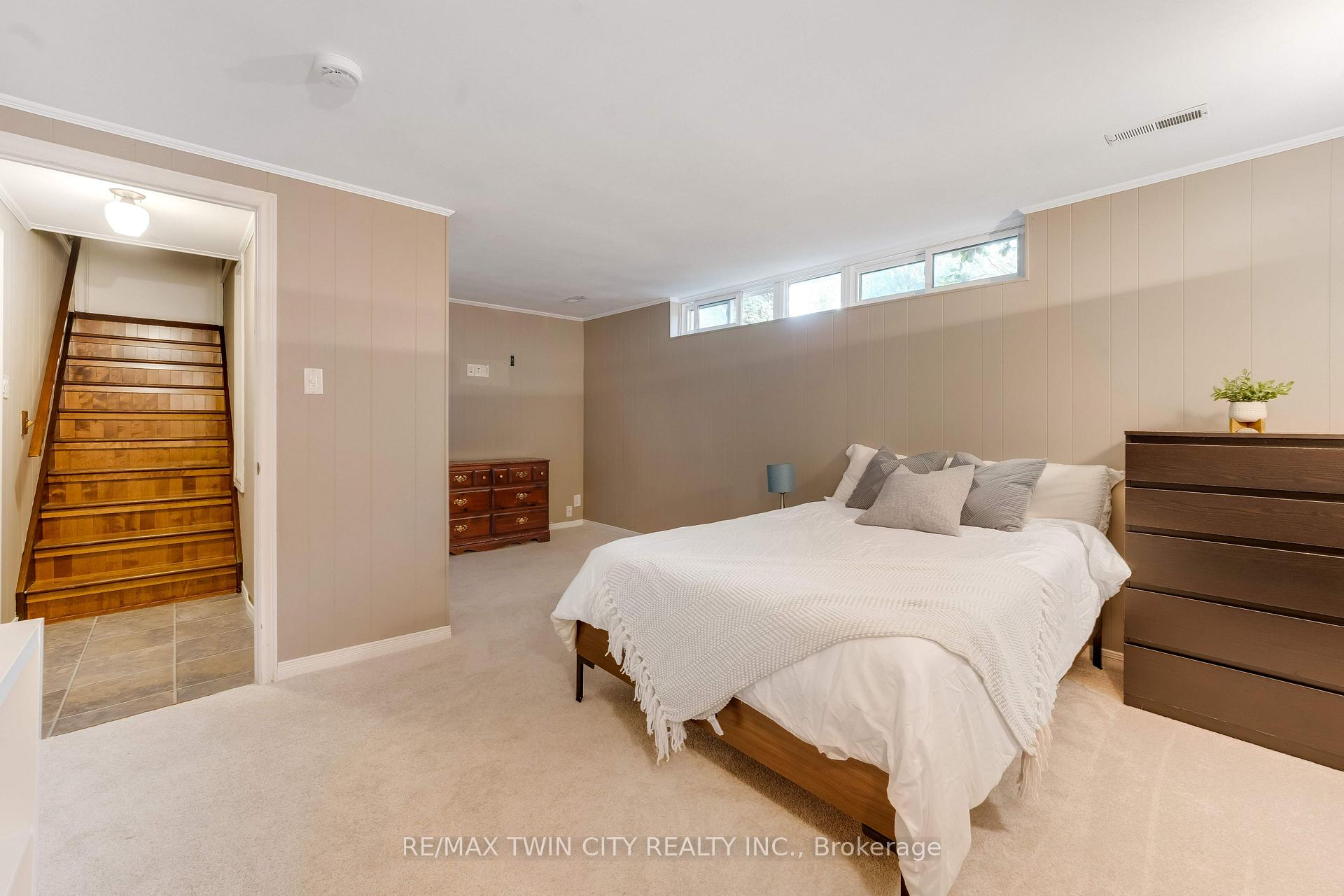 Photo 31 of 46 Lombardy Court, Kitchener, Forest Hill — HOMEH