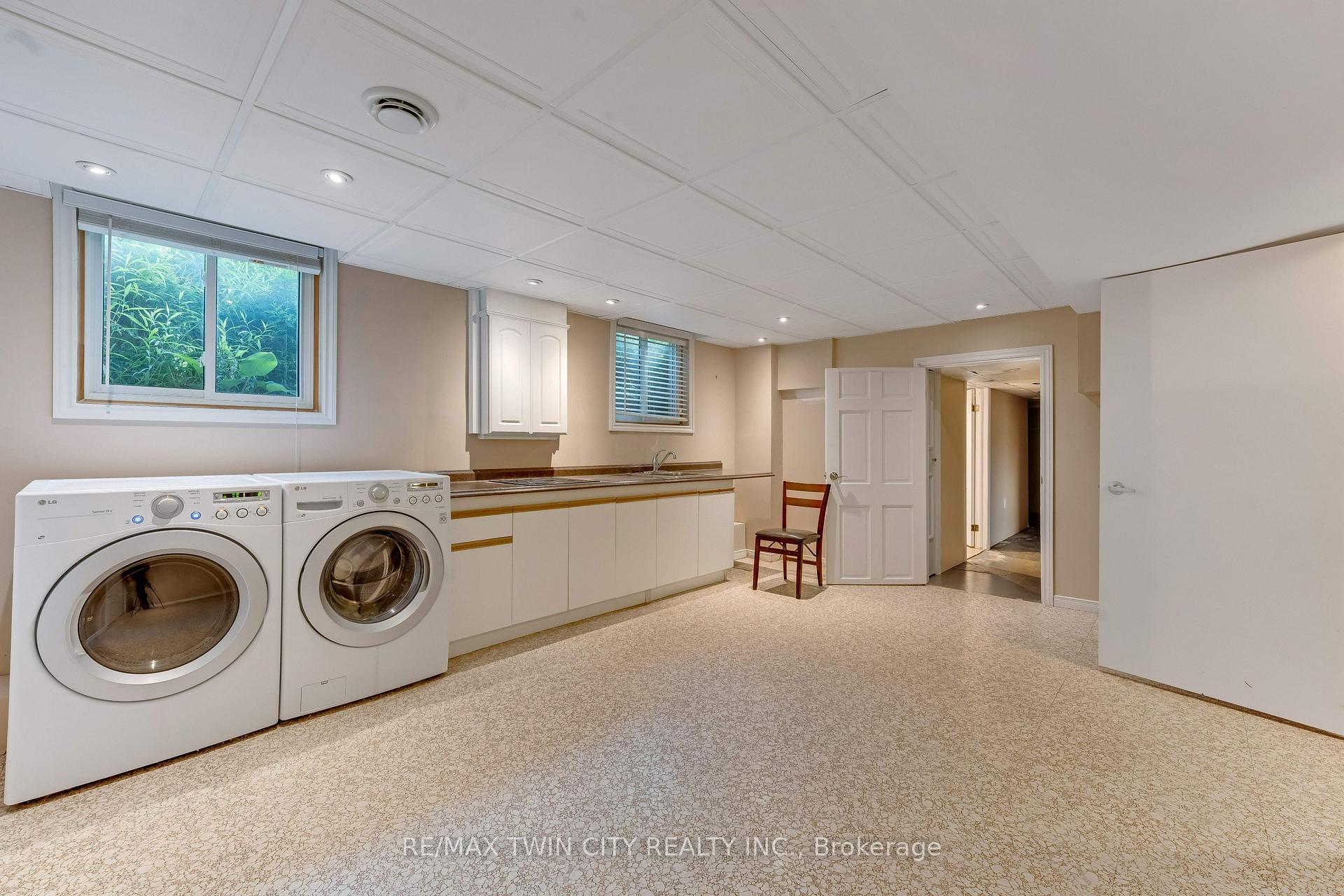 Photo 35 of 46 Lombardy Court, Kitchener, Forest Hill — HOMEH