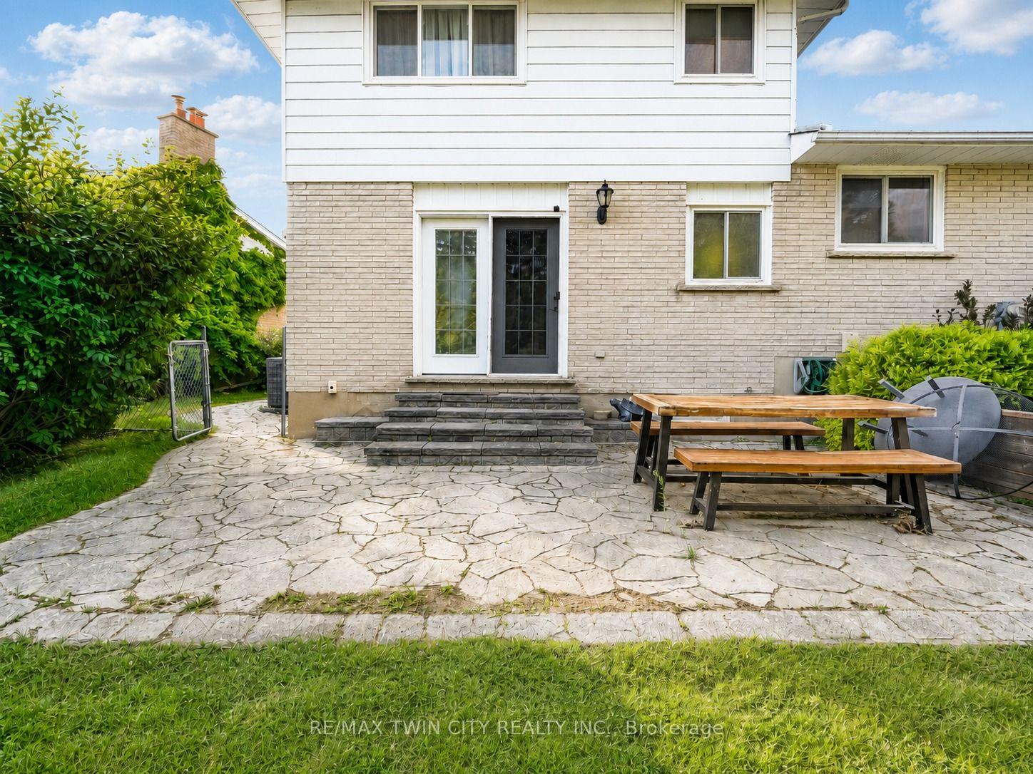 Photo 38 of 46 Lombardy Court, Kitchener, Forest Hill — HOMEH