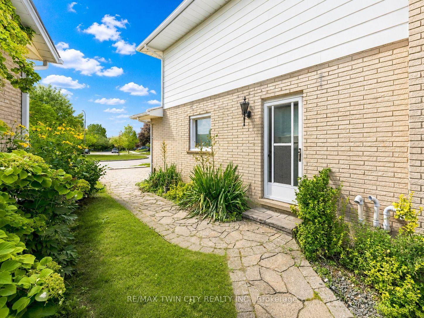 Photo 39 of 46 Lombardy Court, Kitchener, Forest Hill — HOMEH