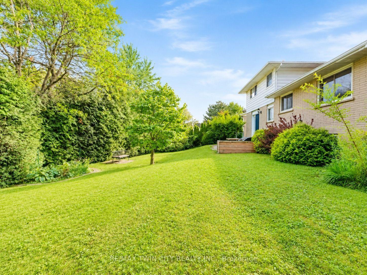 Photo 41 of 46 Lombardy Court, Kitchener, Forest Hill — HOMEH