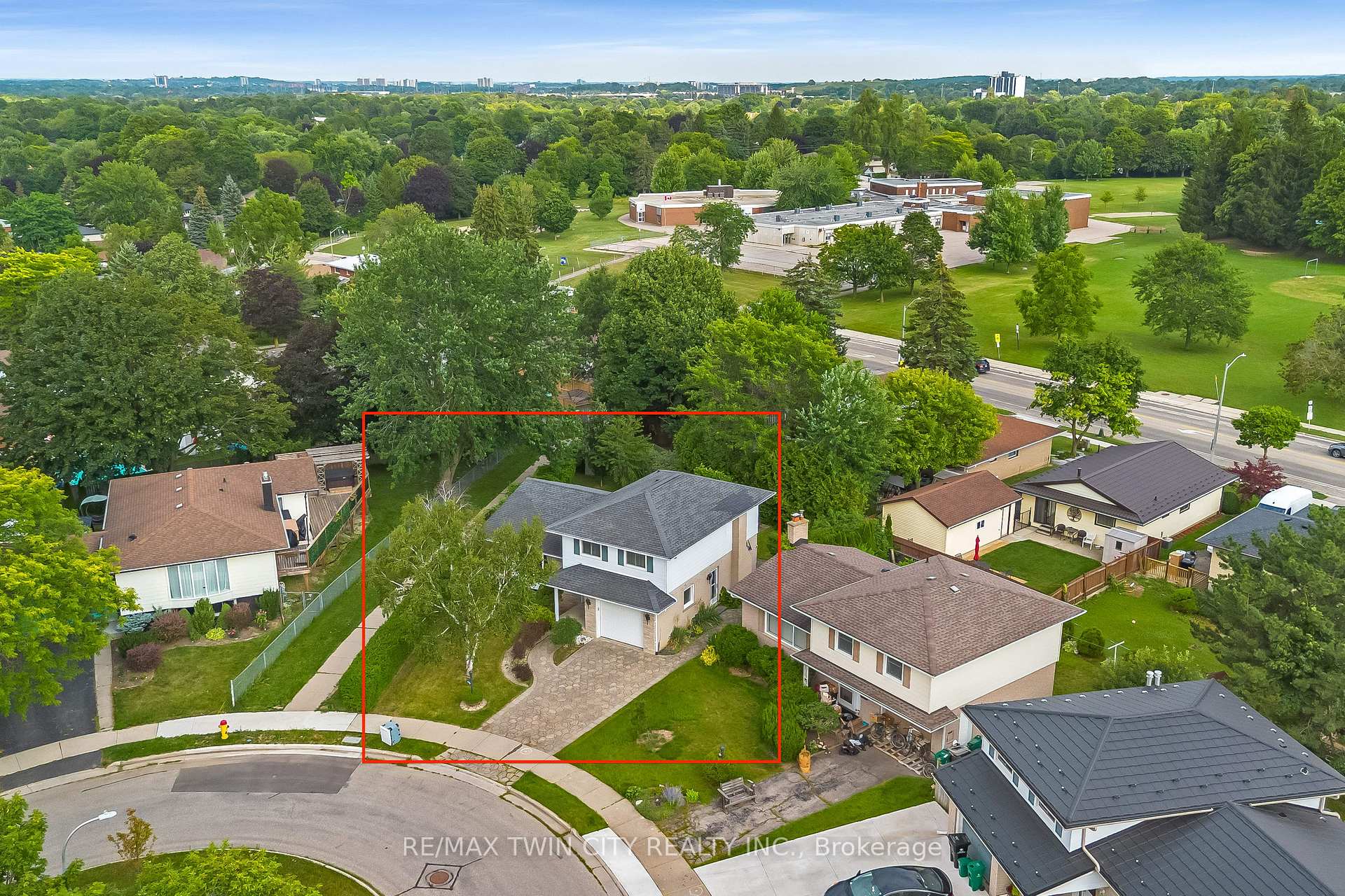 Photo 42 of 46 Lombardy Court, Kitchener, Forest Hill — HOMEH
