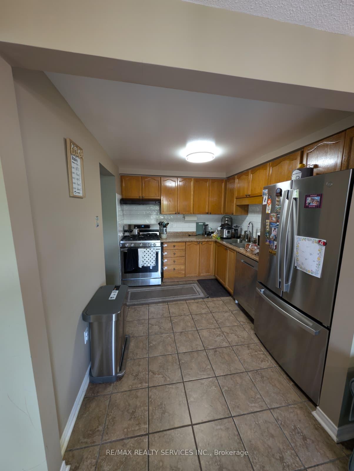 Photo 3 of 466 Bankside Drive, Kitchener, Highland West — HOMEH