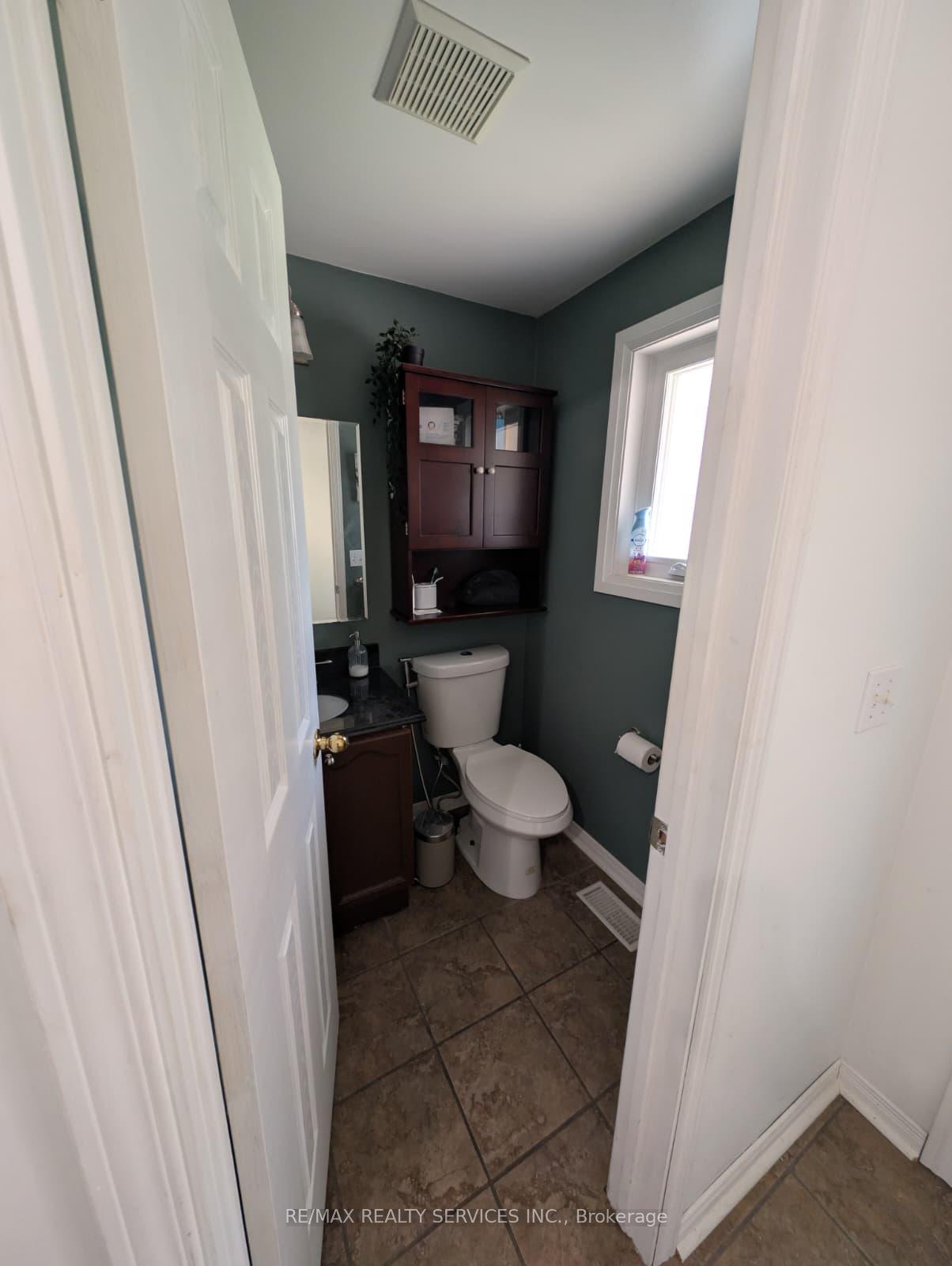 Photo 21 of 466 Bankside Drive, Kitchener, Highland West — HOMEH