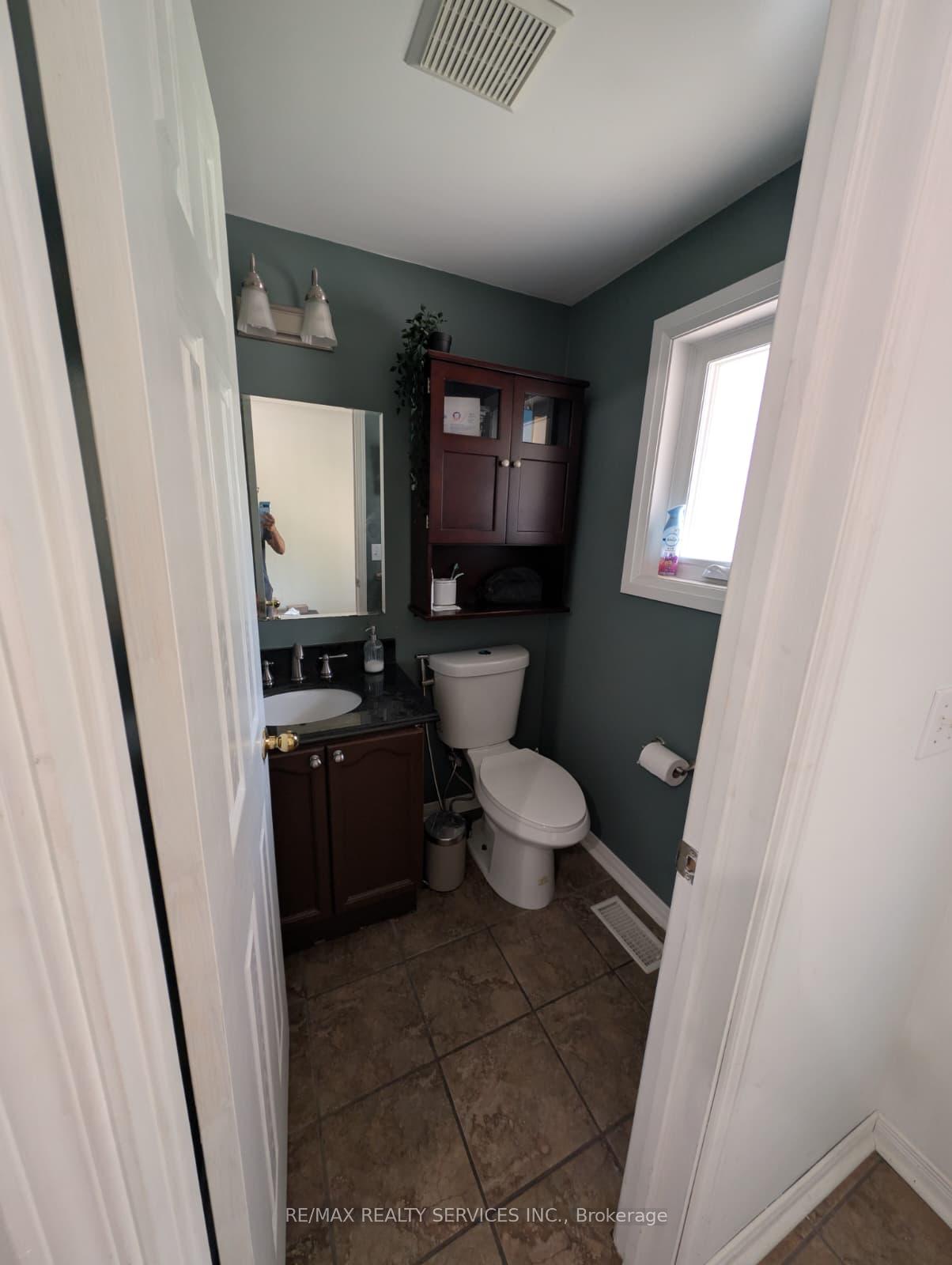Photo 22 of 466 Bankside Drive, Kitchener, Highland West — HOMEH