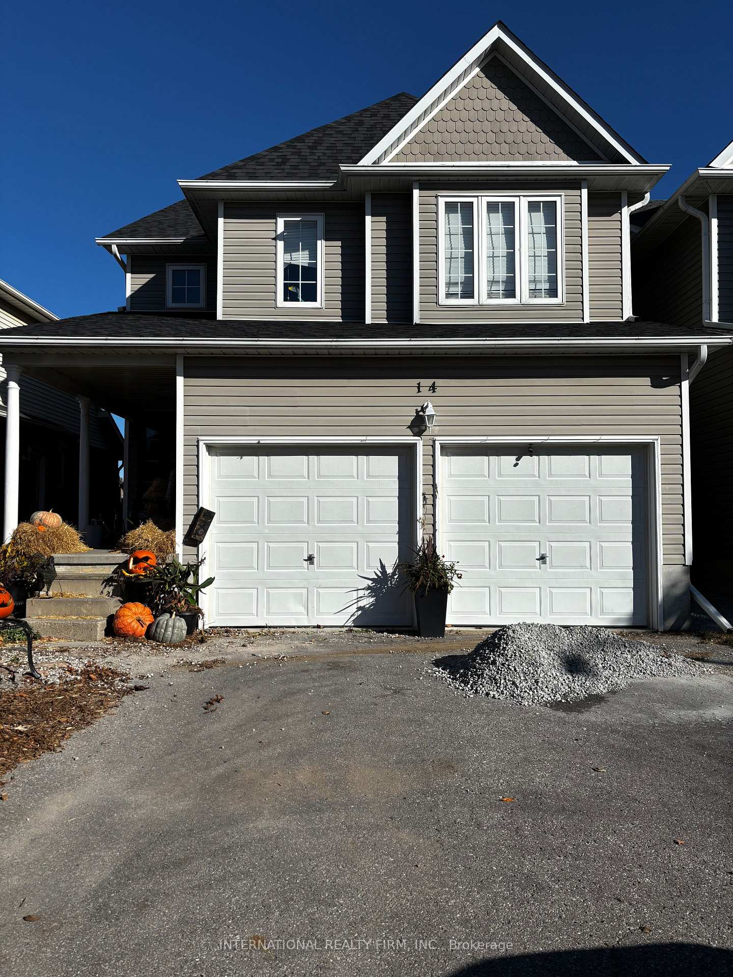 Photo 1 of Unit Bsmt, 14 Mann Street, Clarington, Bowmanville — HOMEH