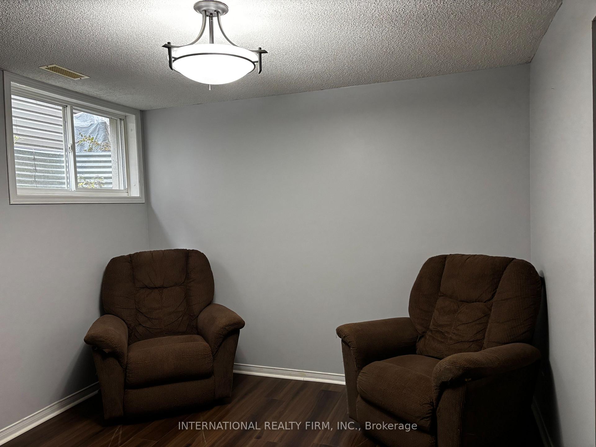 Photo 5 of Unit Bsmt, 14 Mann Street, Clarington, Bowmanville — HOMEH