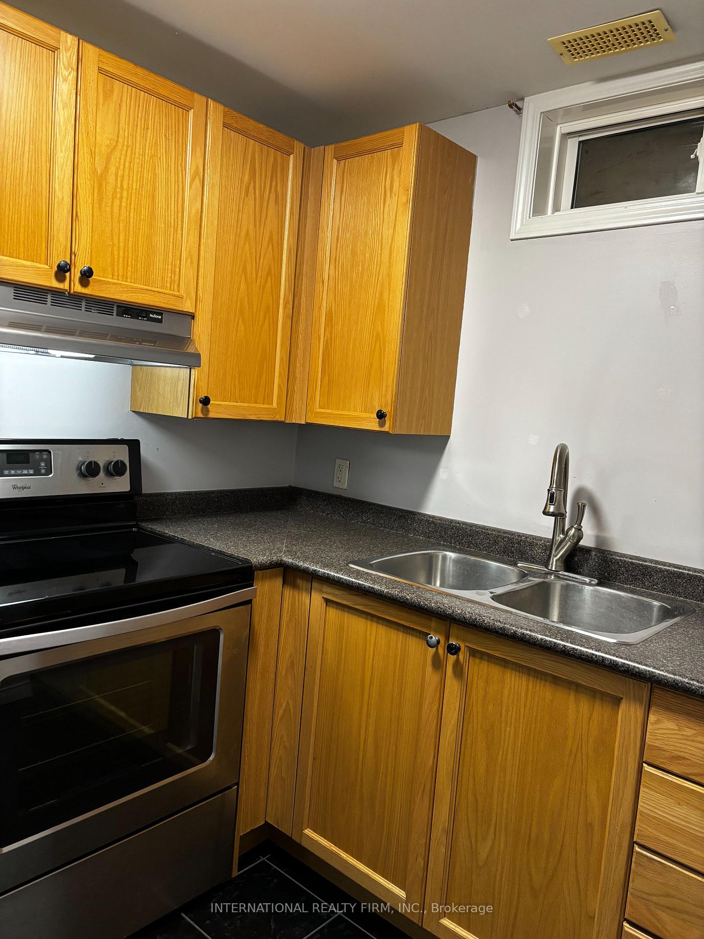 Photo 6 of Unit Bsmt, 14 Mann Street, Clarington, Bowmanville — HOMEH