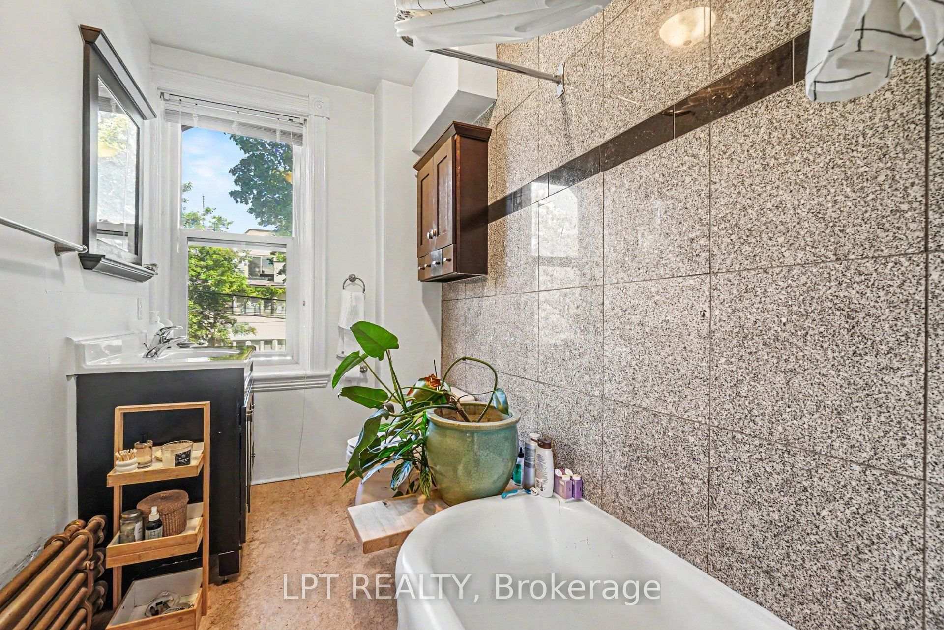 Photo 5 of Unit 3, 475 MacLaren Street, Ottawa, Ottawa Centre — HOMEH
