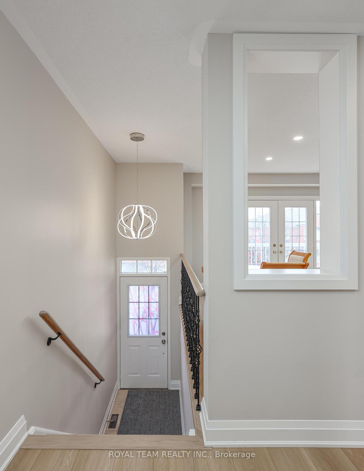 Photo 3 of 11 Jarrett Court, Vaughan, Vellore Village — HOMEH