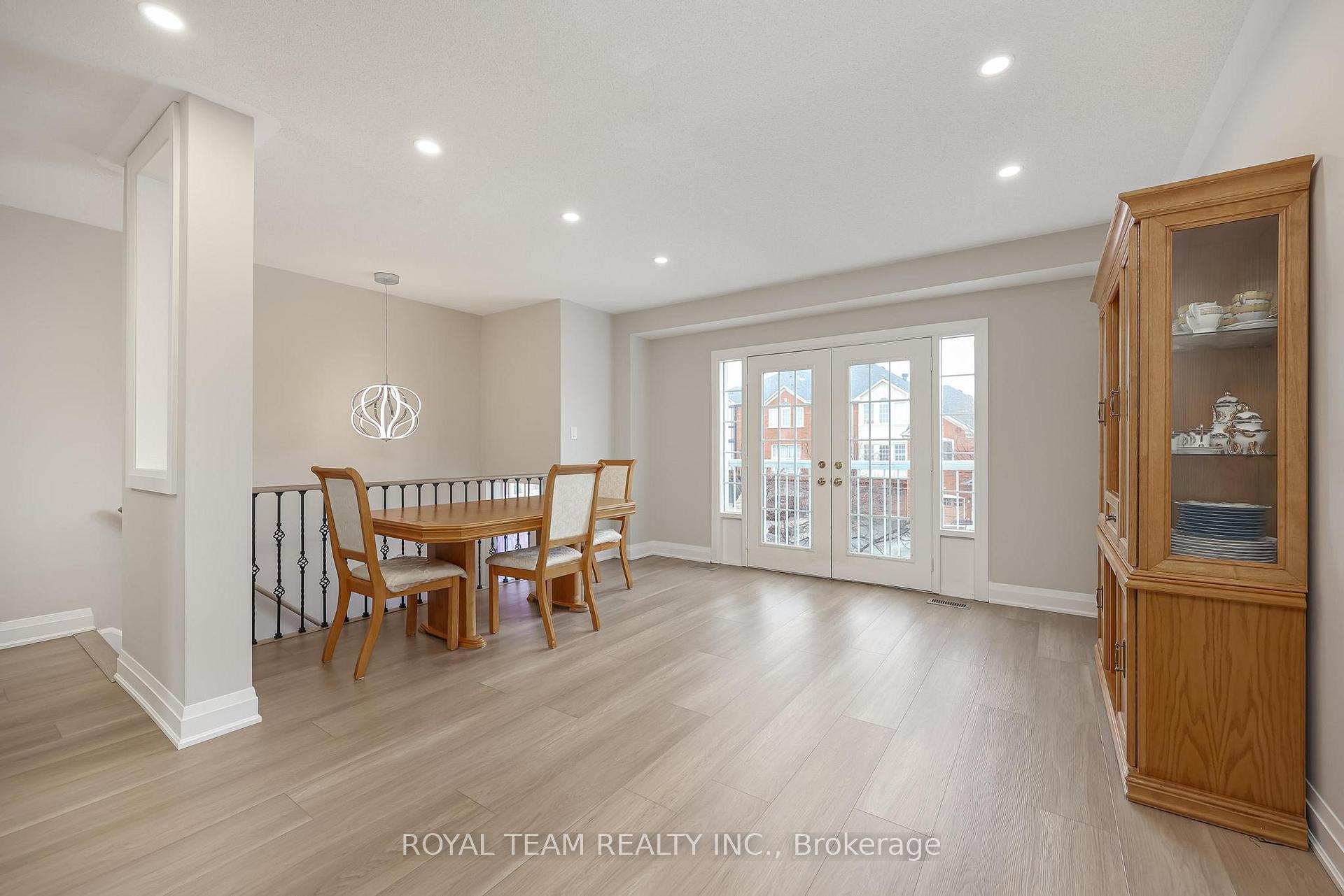 Photo 5 of 11 Jarrett Court, Vaughan, Vellore Village — HOMEH