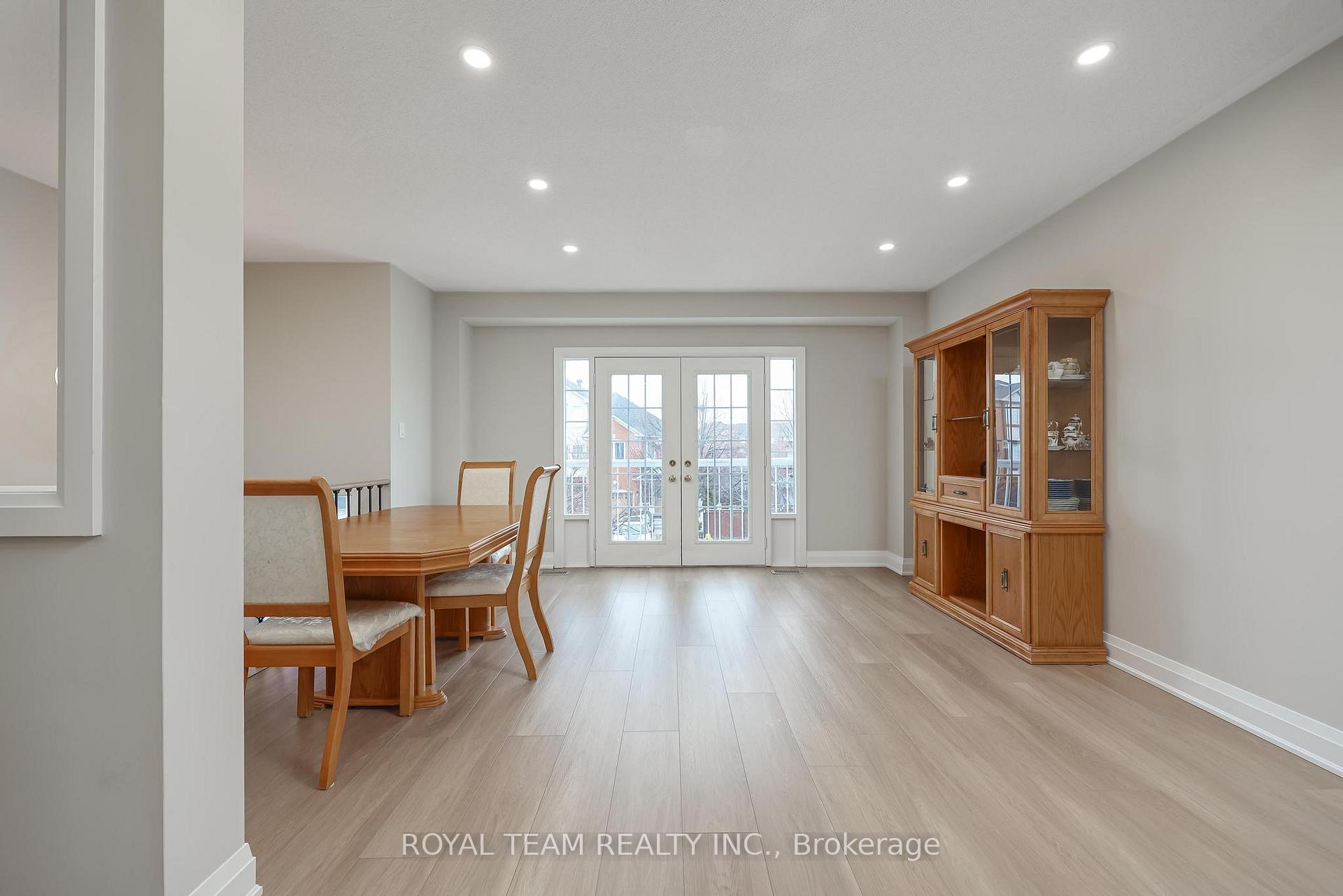 Photo 6 of 11 Jarrett Court, Vaughan, Vellore Village — HOMEH
