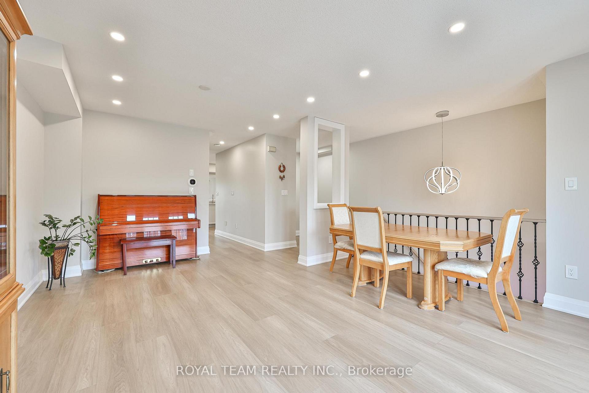 Photo 8 of 11 Jarrett Court, Vaughan, Vellore Village — HOMEH