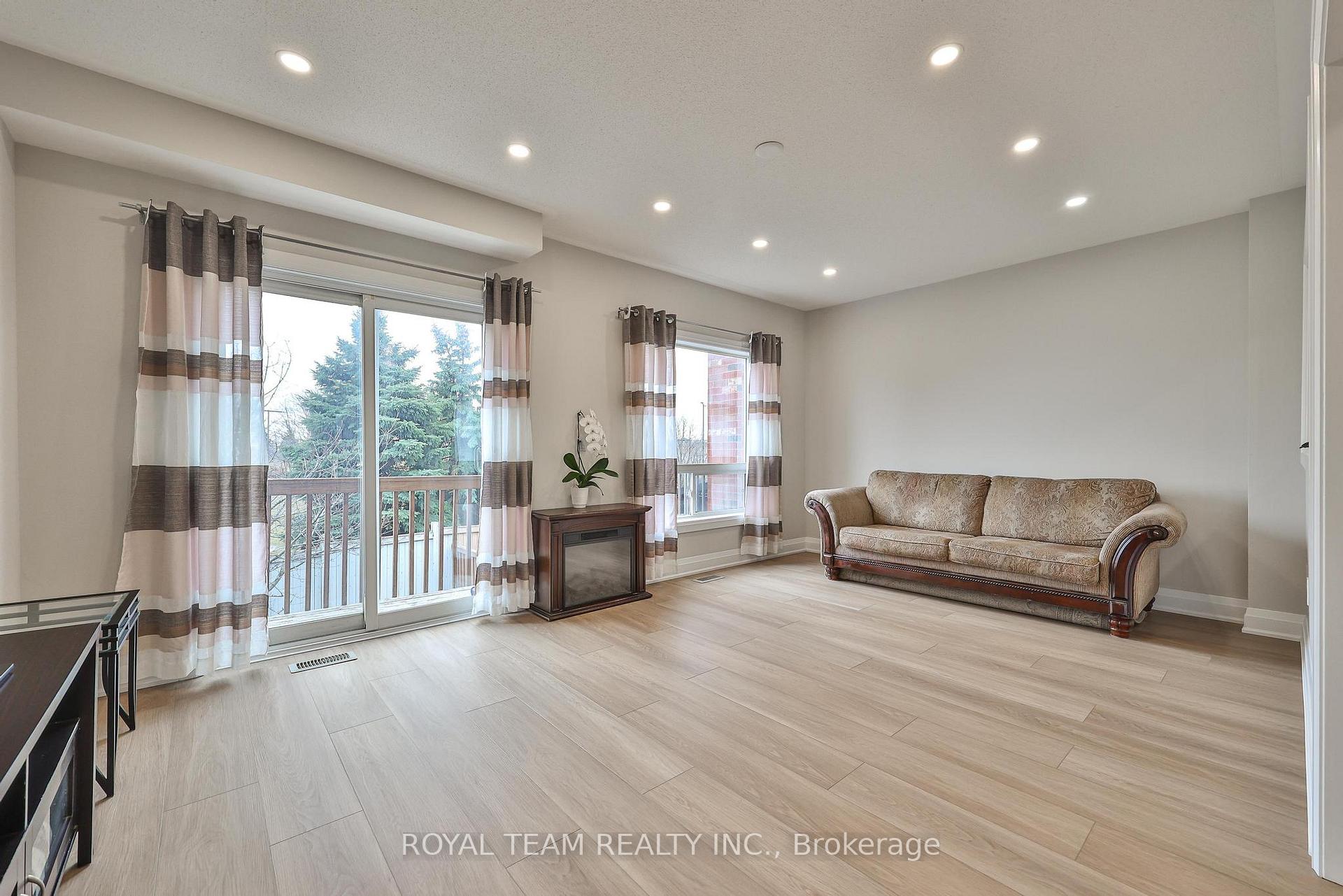 Photo 11 of 11 Jarrett Court, Vaughan, Vellore Village — HOMEH