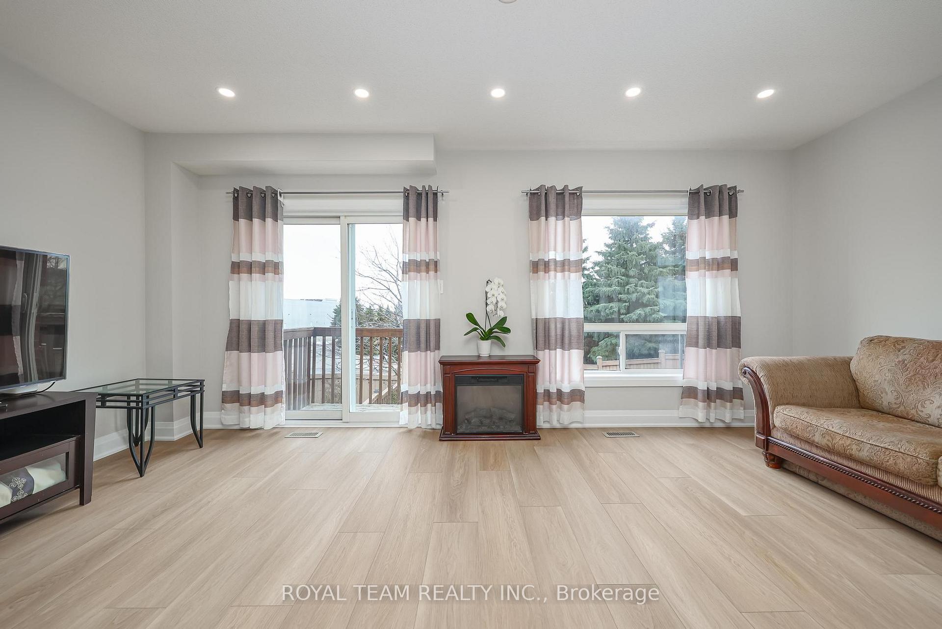 Photo 12 of 11 Jarrett Court, Vaughan, Vellore Village — HOMEH