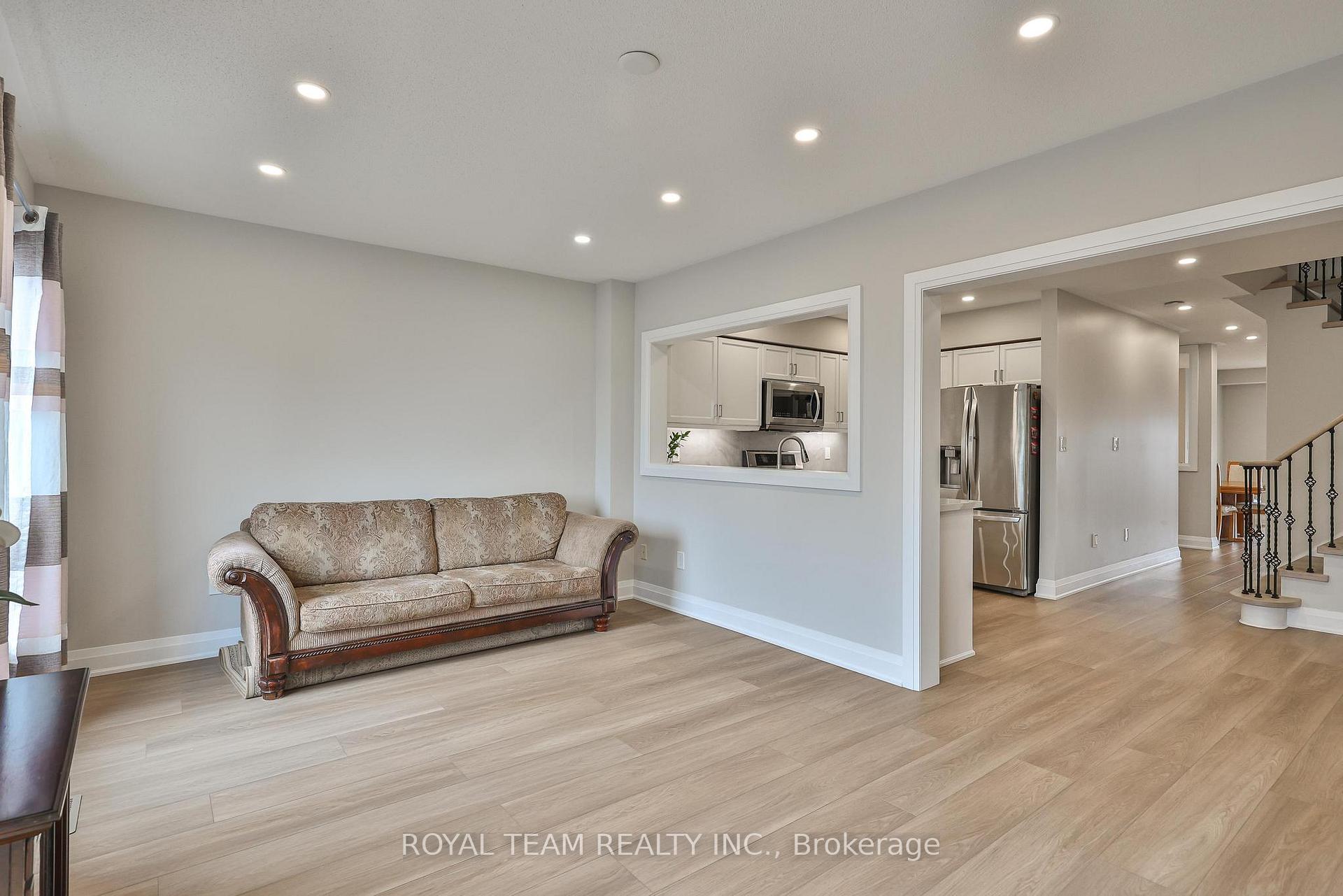 Photo 13 of 11 Jarrett Court, Vaughan, Vellore Village — HOMEH