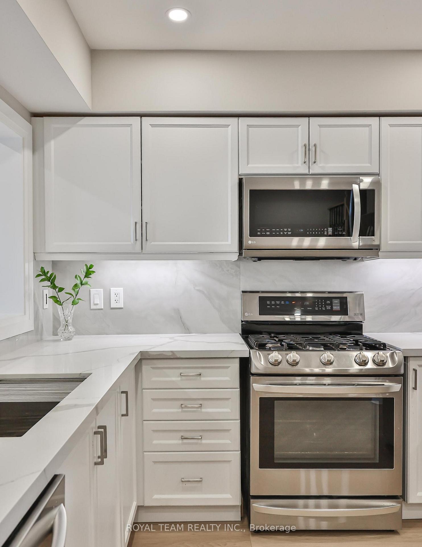 Photo 24 of 11 Jarrett Court, Vaughan, Vellore Village — HOMEH